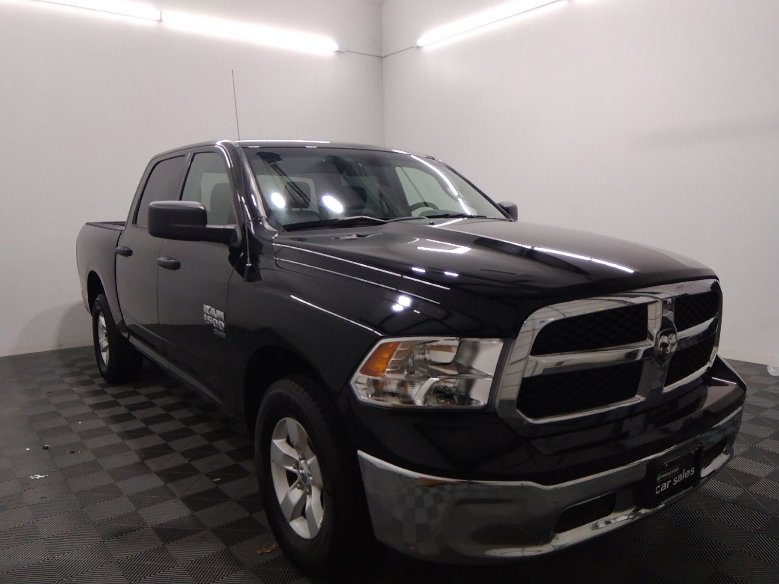 2022 Ram 1500 Classic SLT 4x2 Crew Cab 5'7