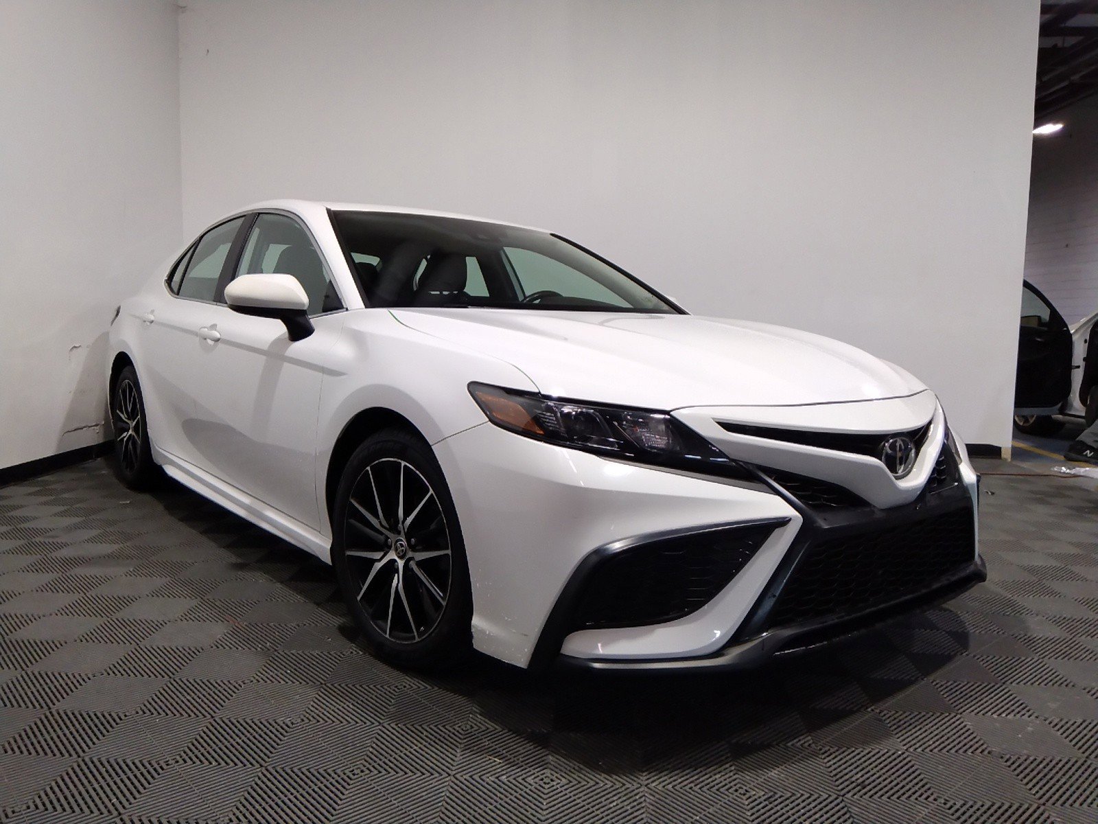 2021 Toyota Camry SE Auto