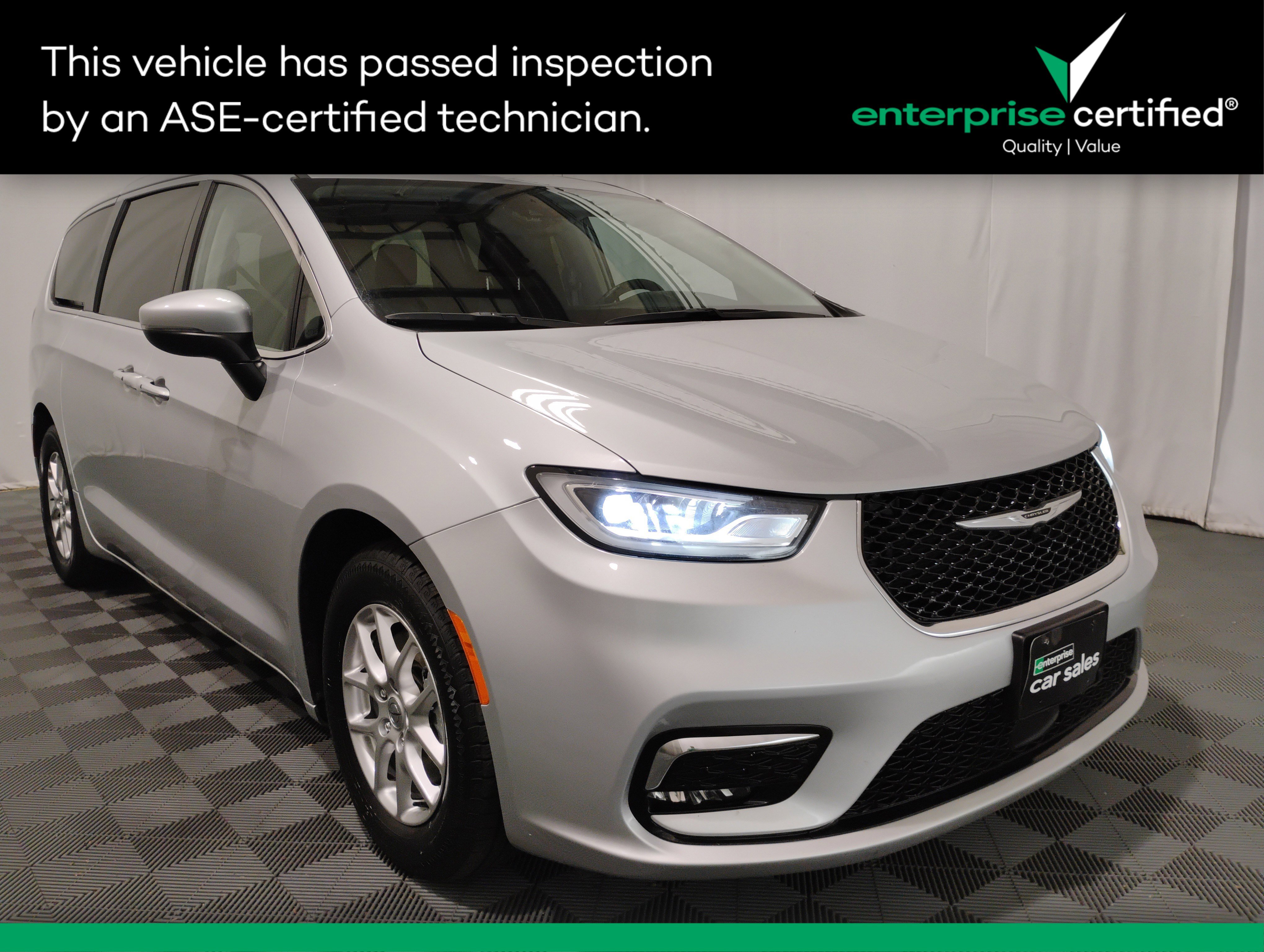 Used 2023 Chrysler Pacifica Touring L FWD