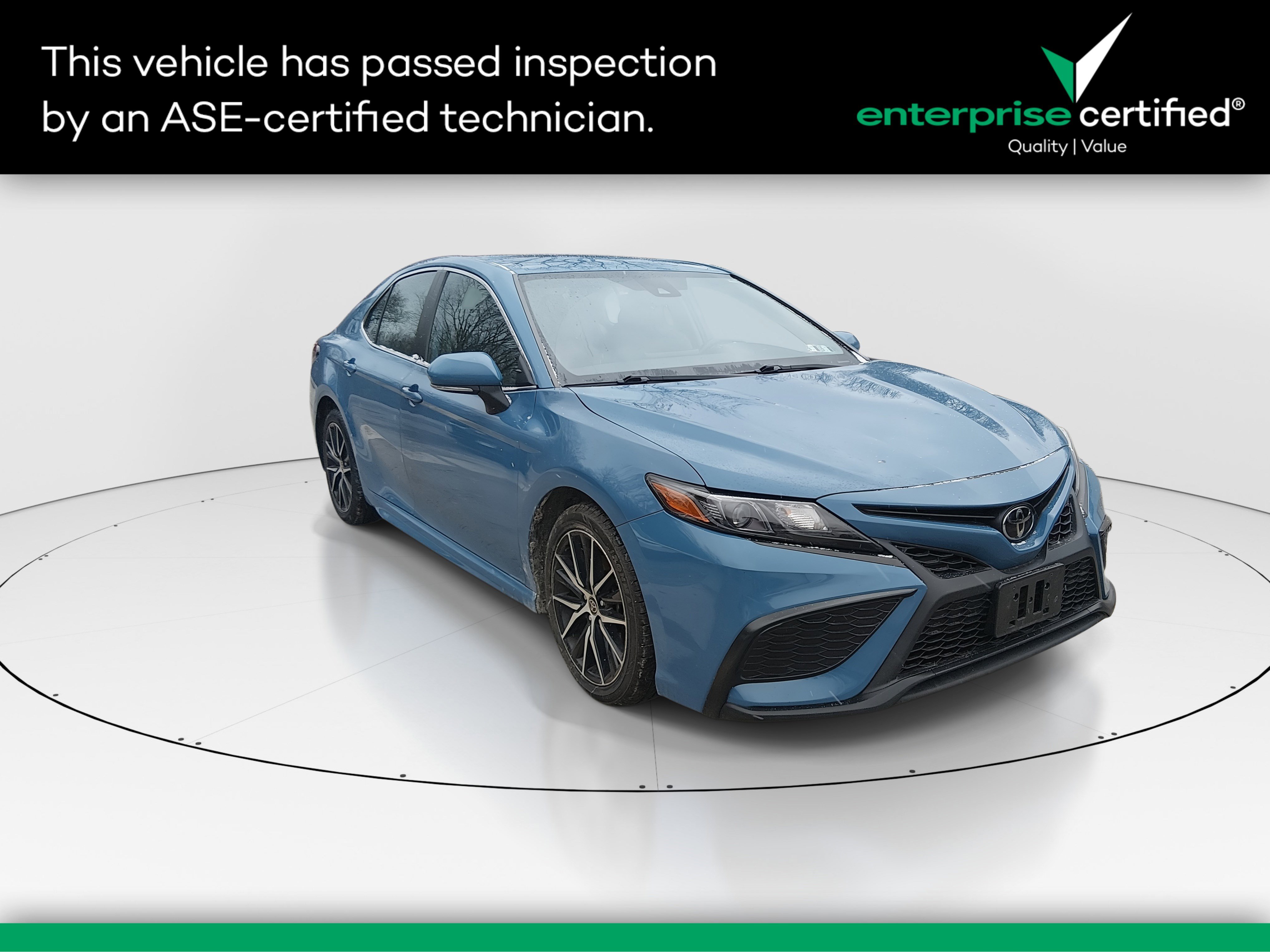 2023 Toyota Camry SE's photo