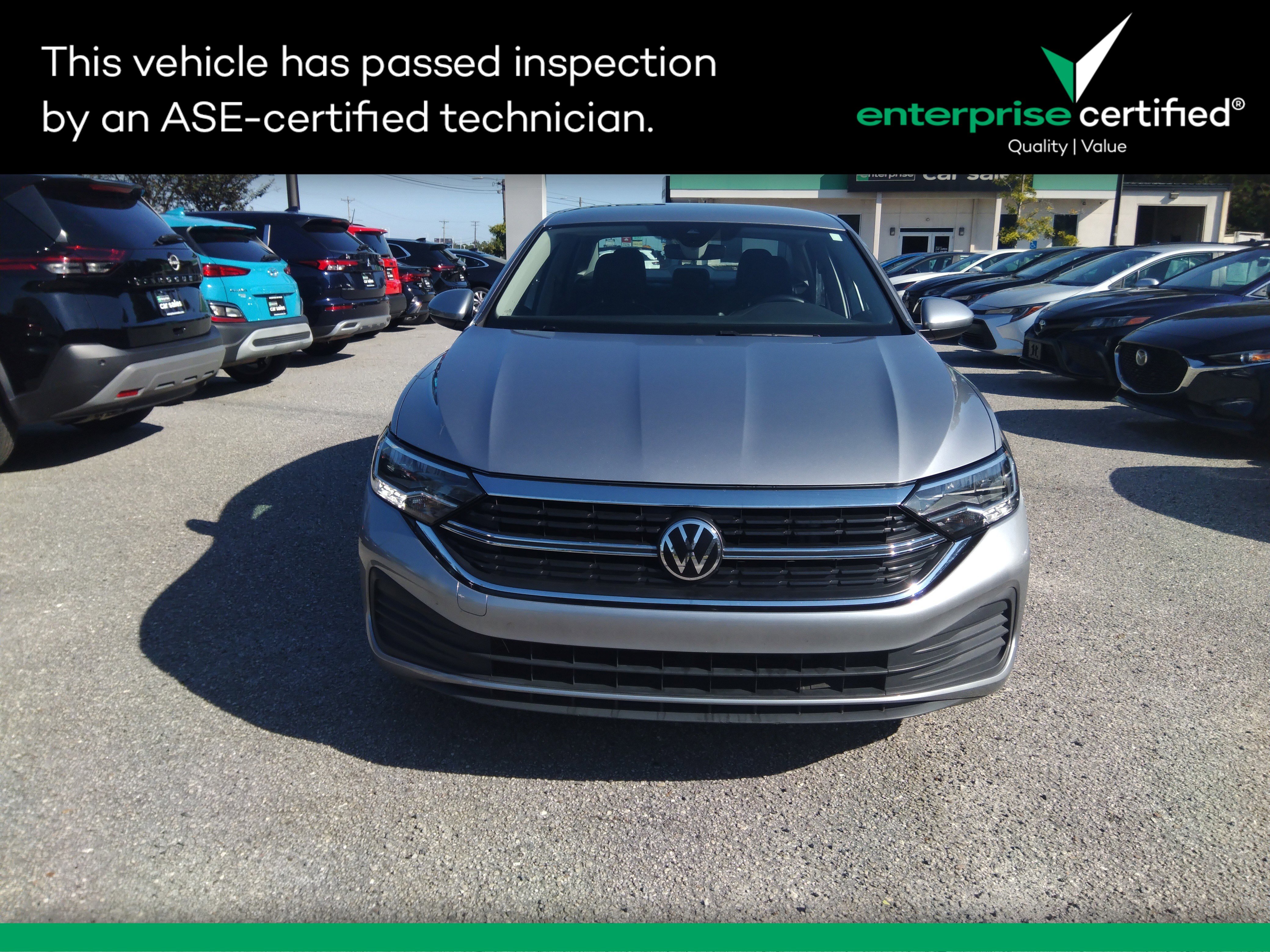 Used 2024 Volkswagen Jetta SE Auto