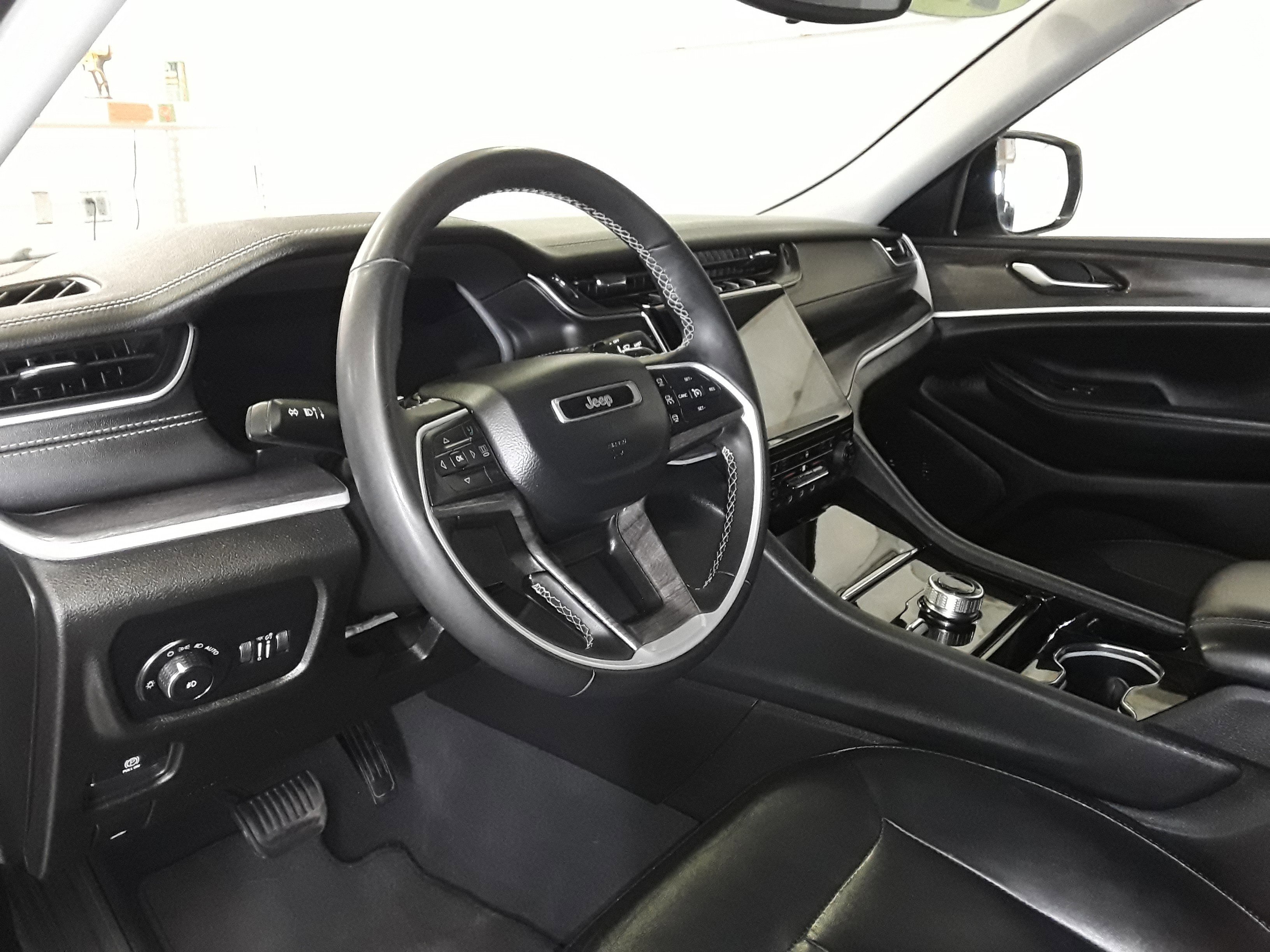 Image 10 of Used 2023 Jeep Grand Cherokee Limited 4x4