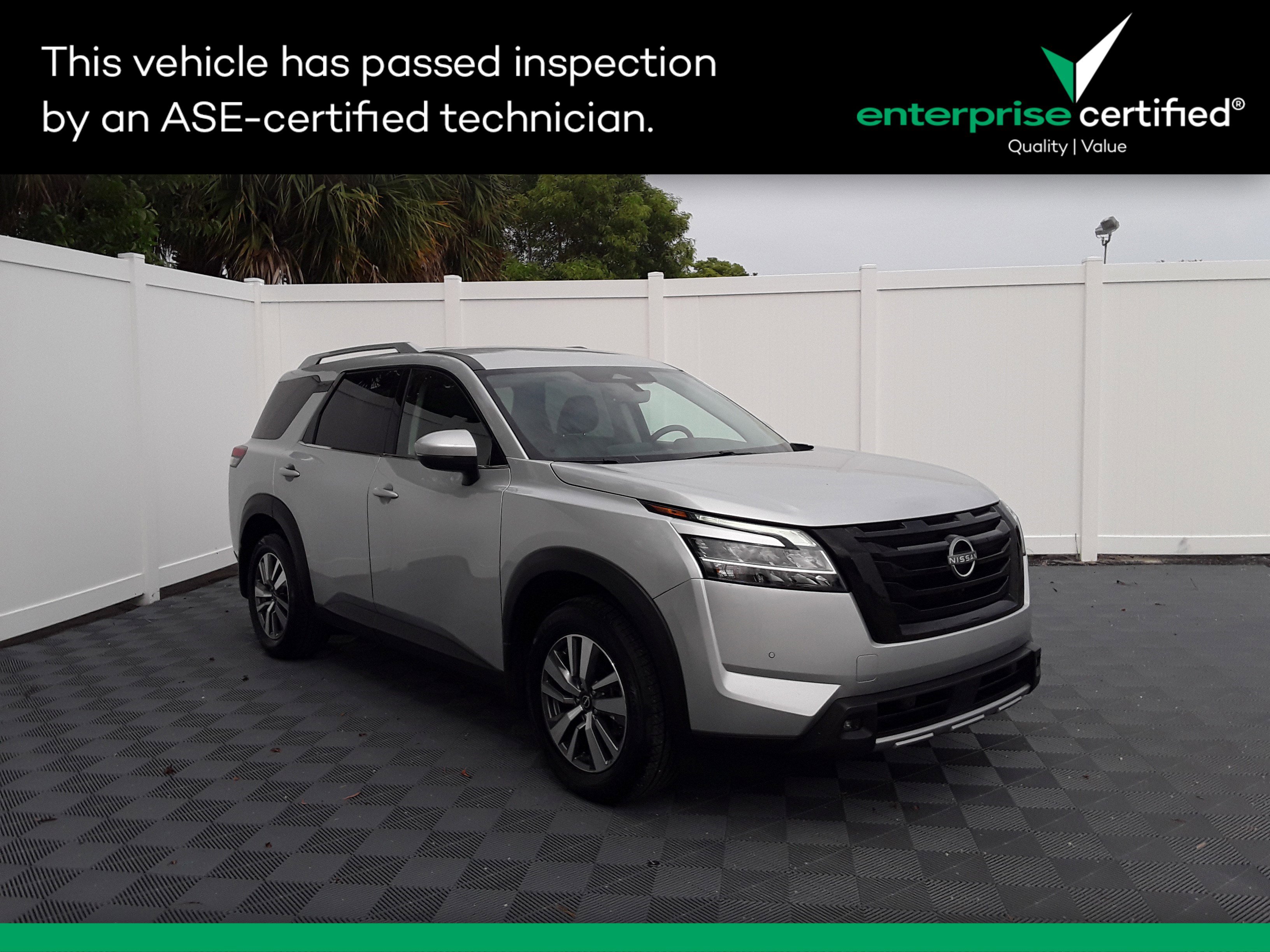 2023 Nissan Pathfinder SL 2WD