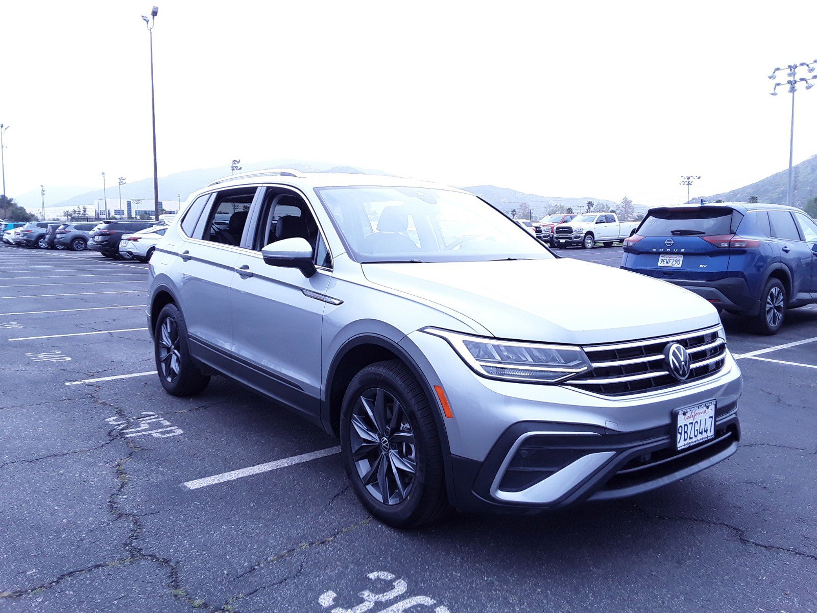 2022 Volkswagen Tiguan 2.0T SE FWD