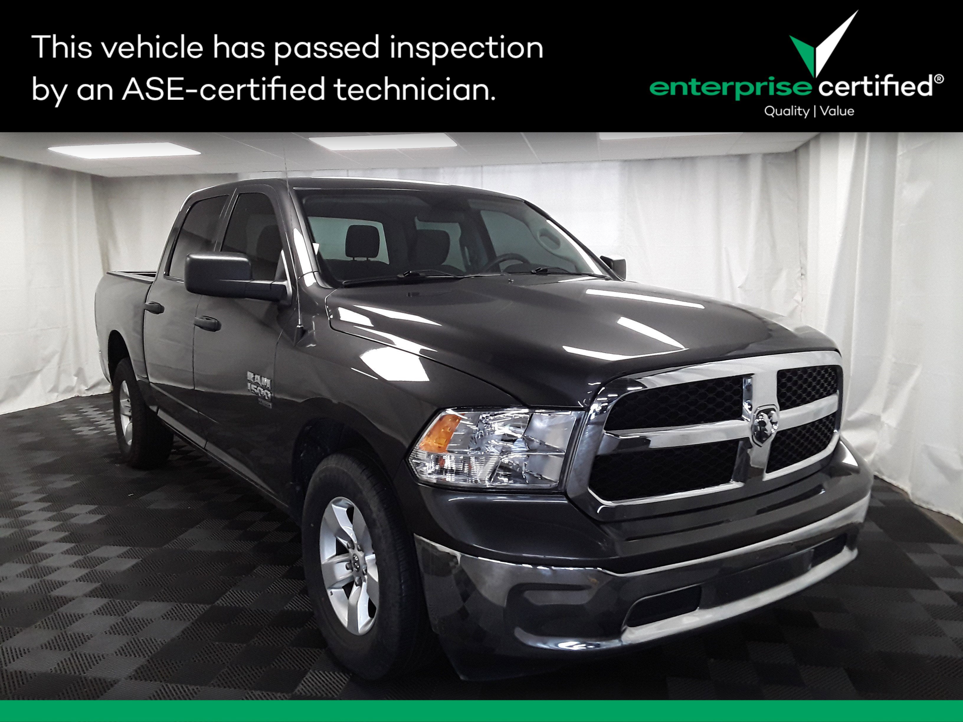 2022 Ram 1500 Classic SLT 4x2 Crew Cab 5'7