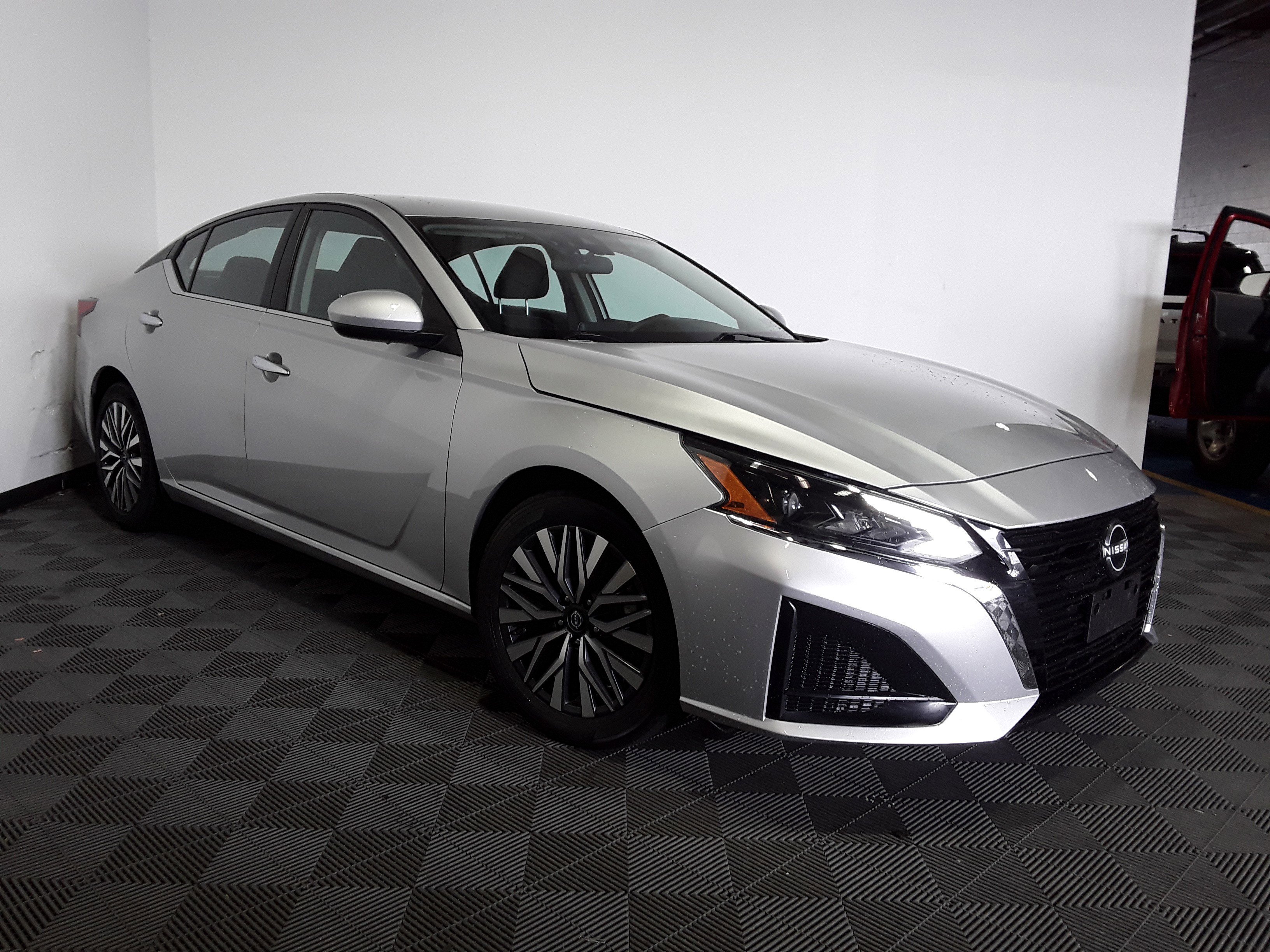 2023 Nissan Altima 2.5 SV Sedan