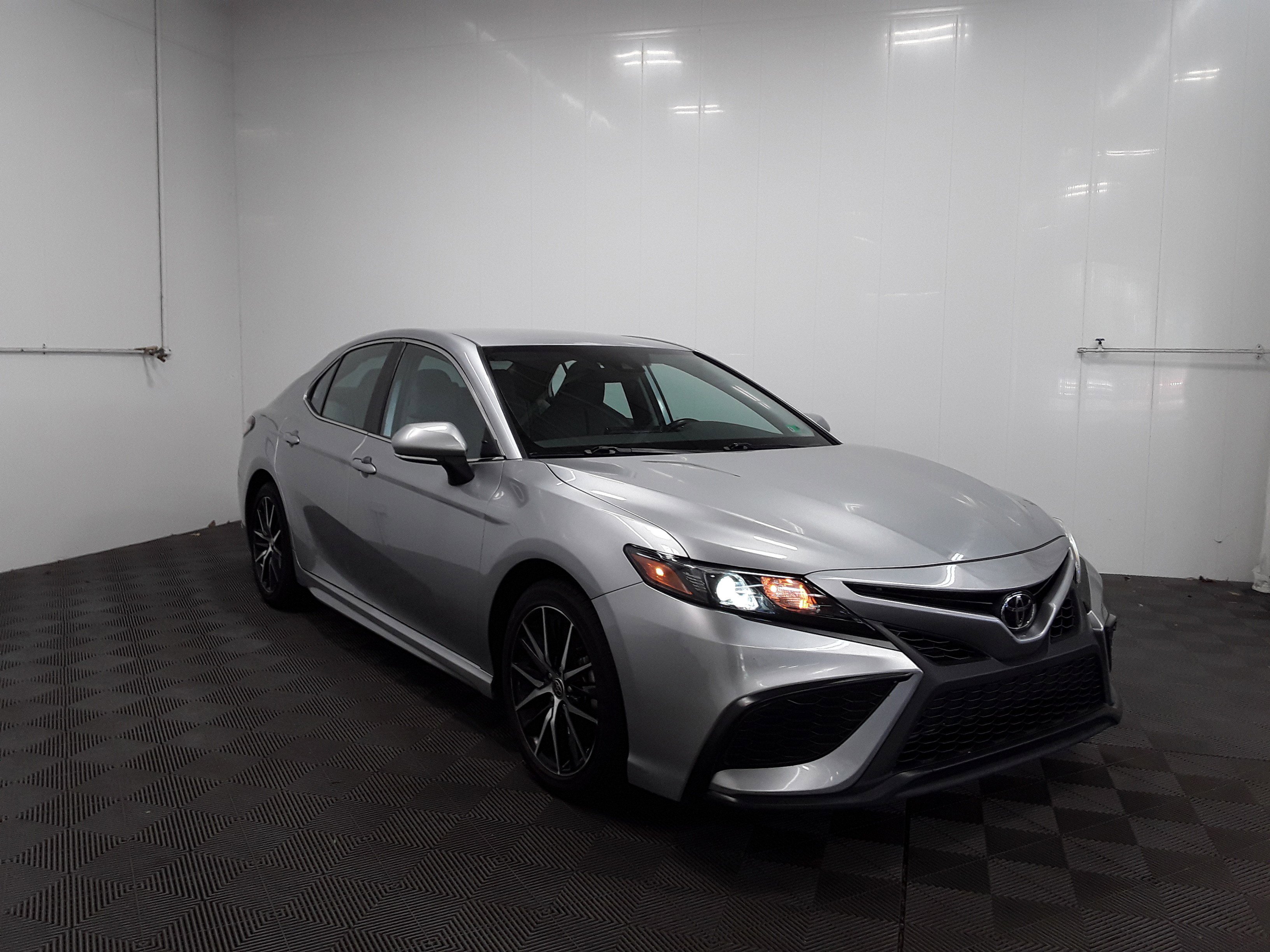 2023 Toyota Camry SE Auto