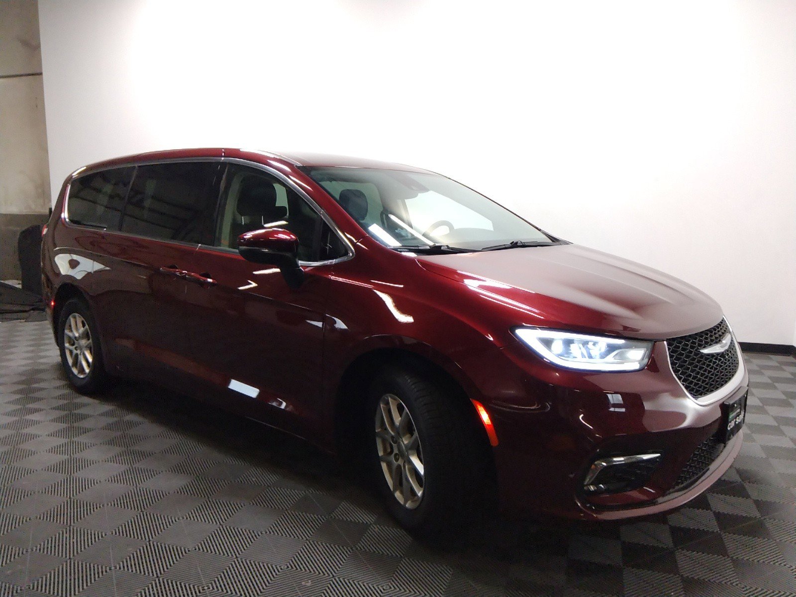 Used 2023 Chrysler Pacifica Touring L FWD