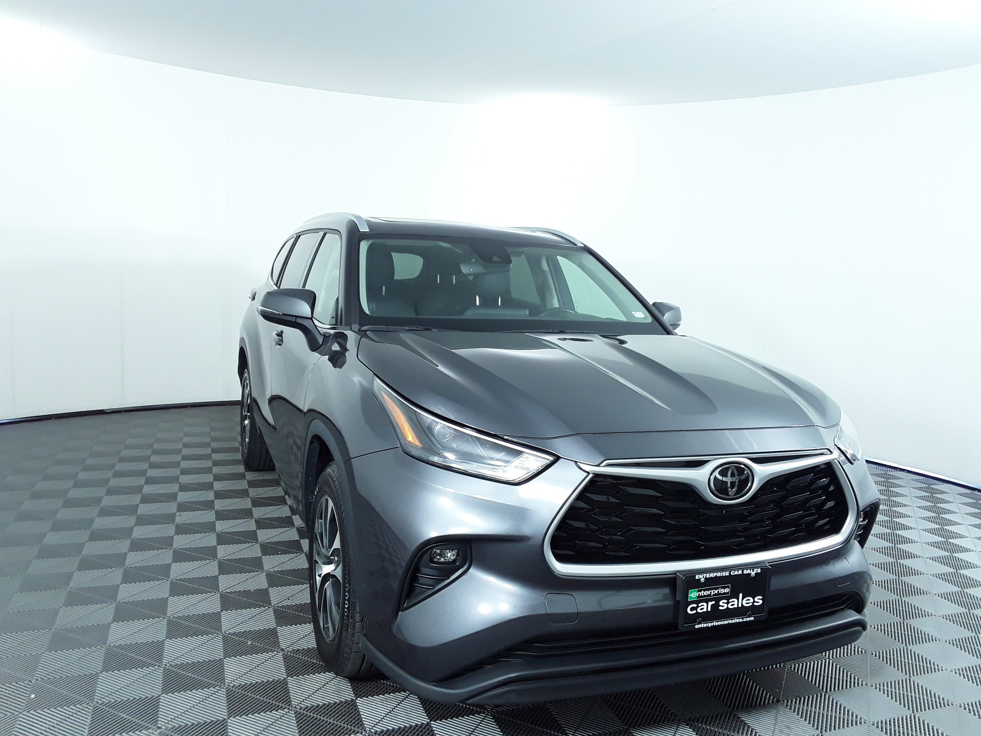Used 2022 Toyota Highlander XLE FWD