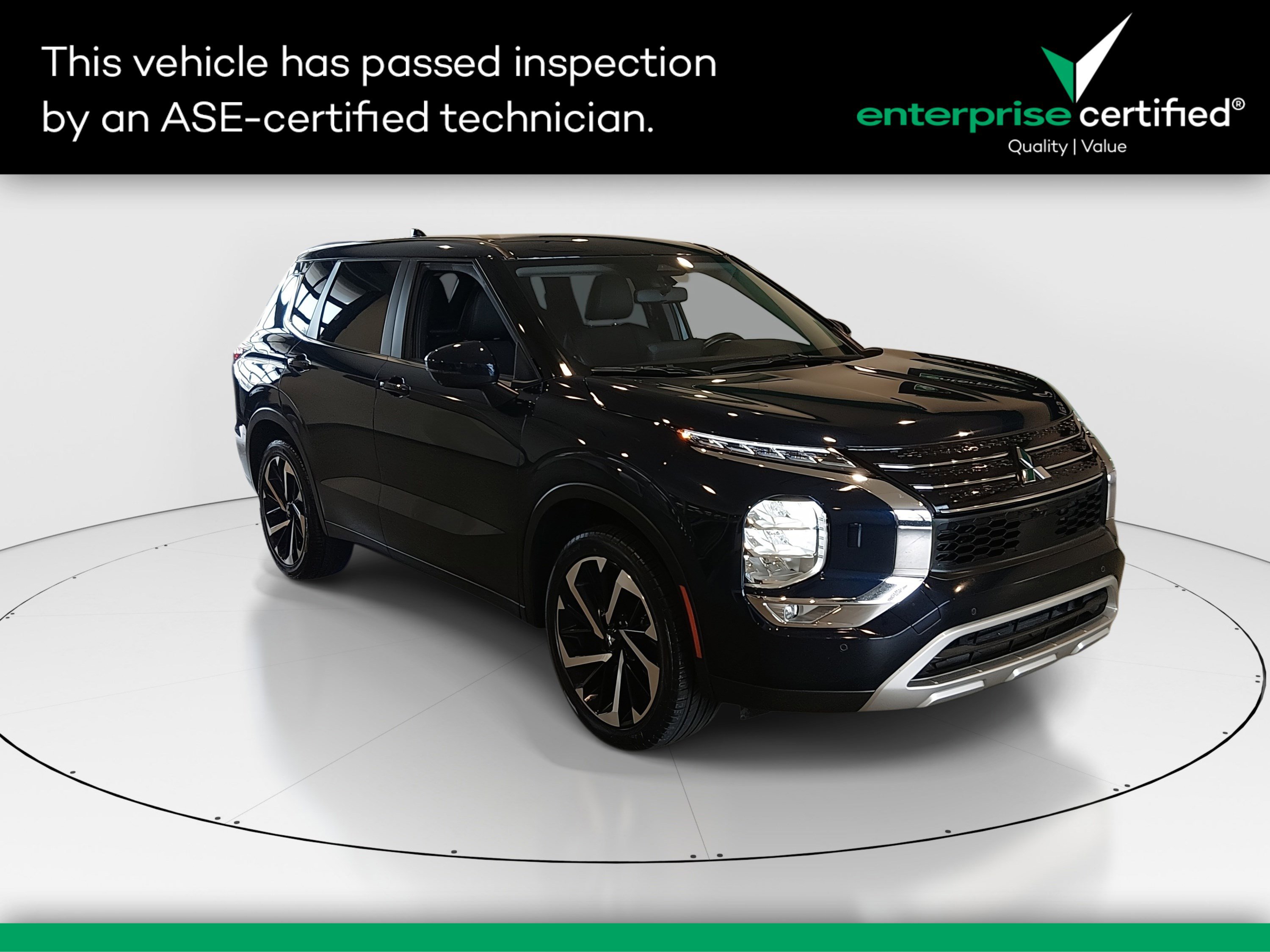 2024 Mitsubishi Outlander SE's photo