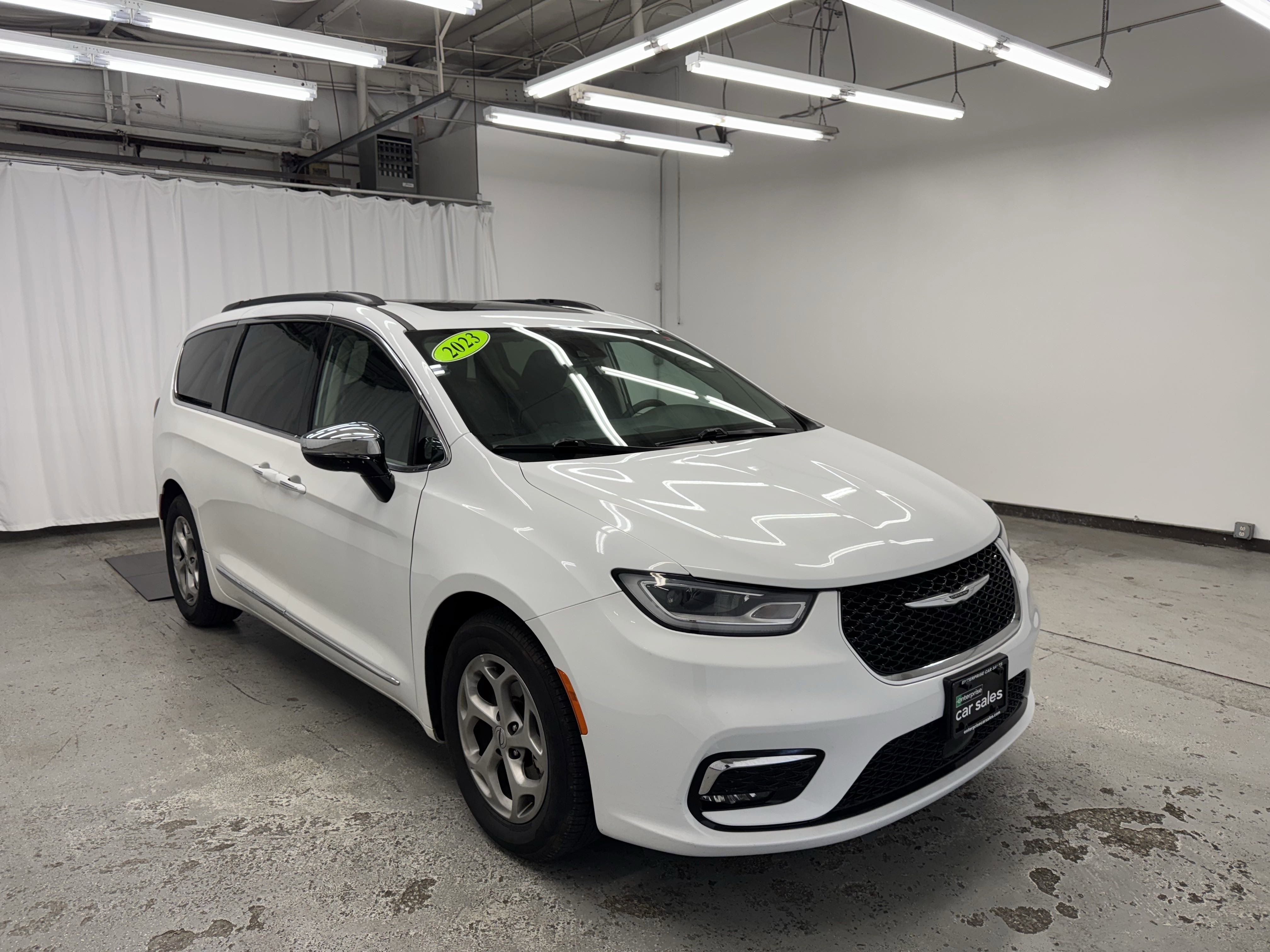 2023 Chrysler Pacifica Limited FWD