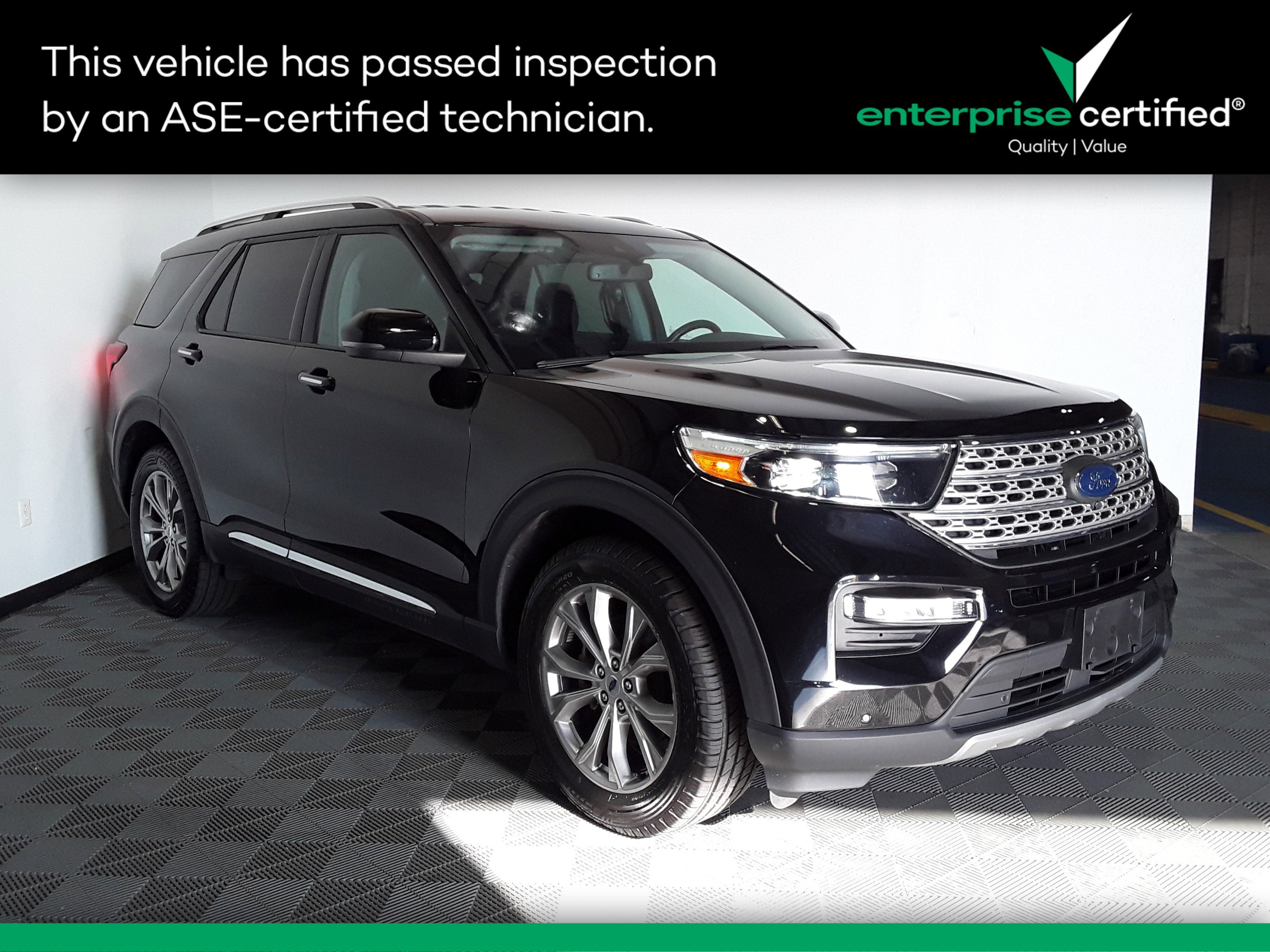 2023 Ford Explorer Limited's photo