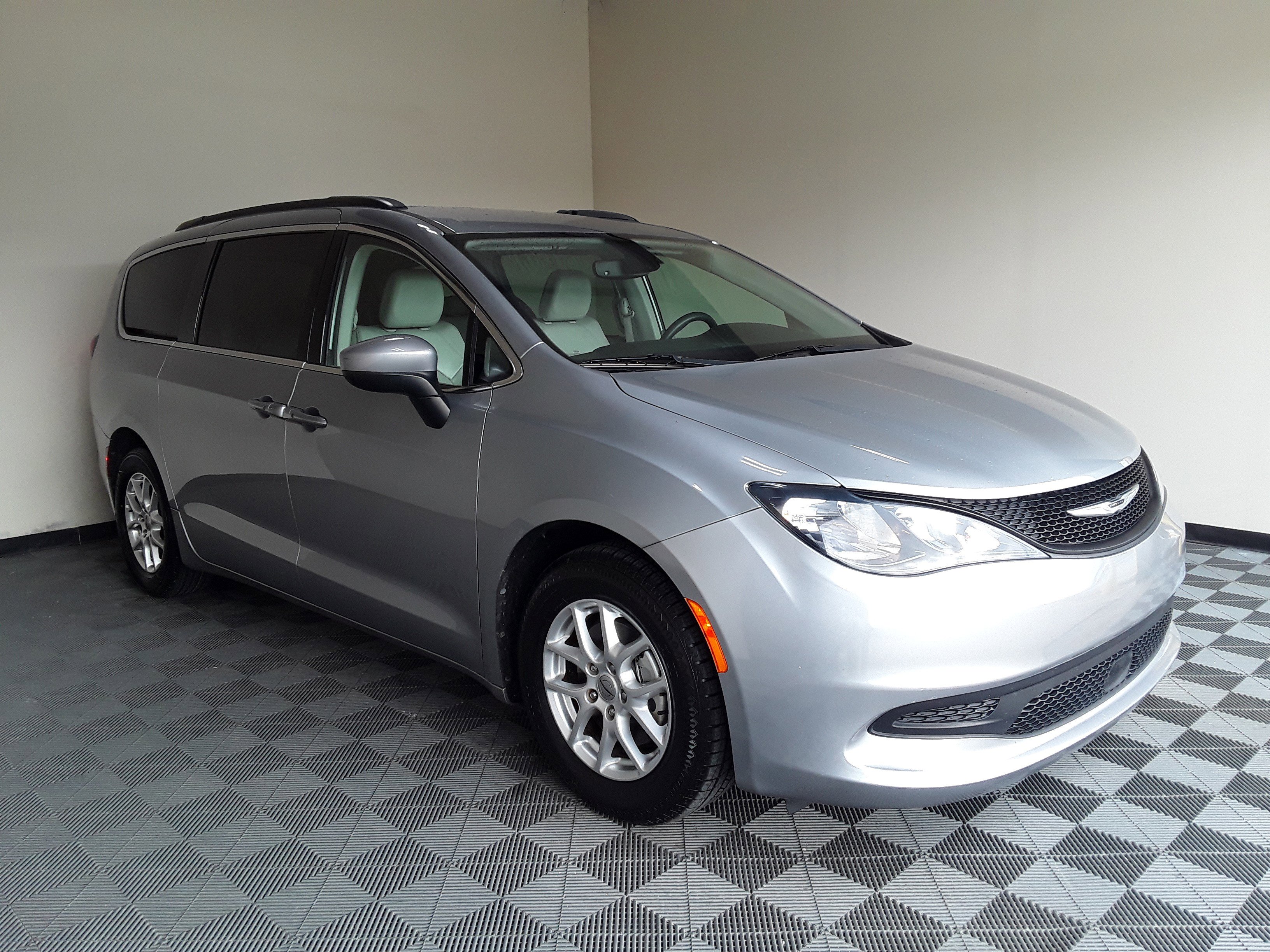 2021 Chrysler Voyager LXI FWD