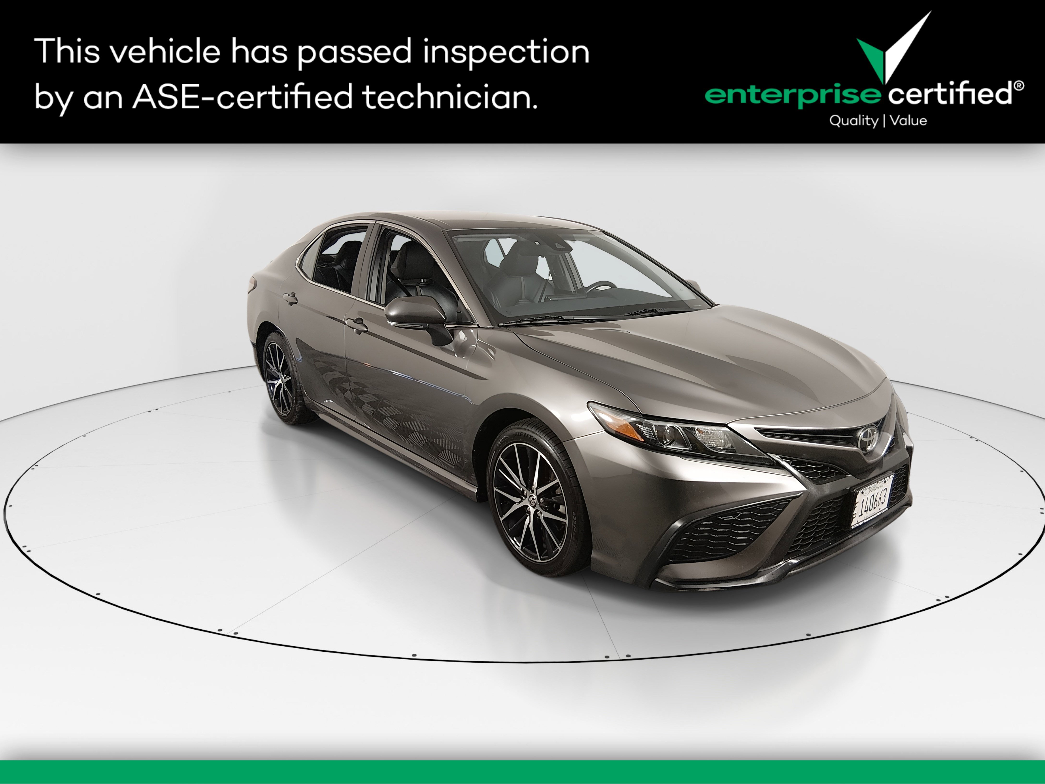 2023 Toyota Camry SE's photo