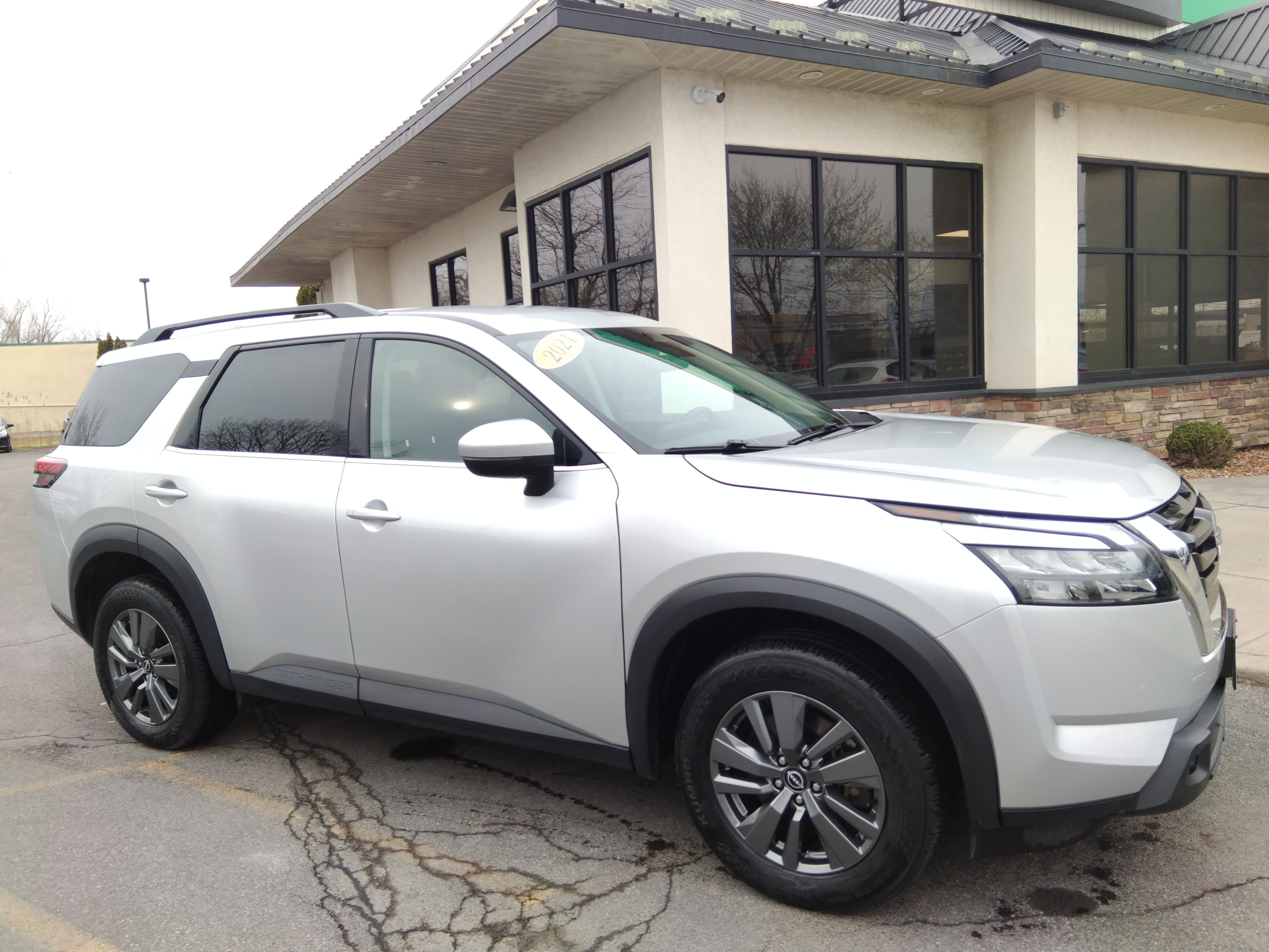 2024 Nissan Pathfinder SV 4WD