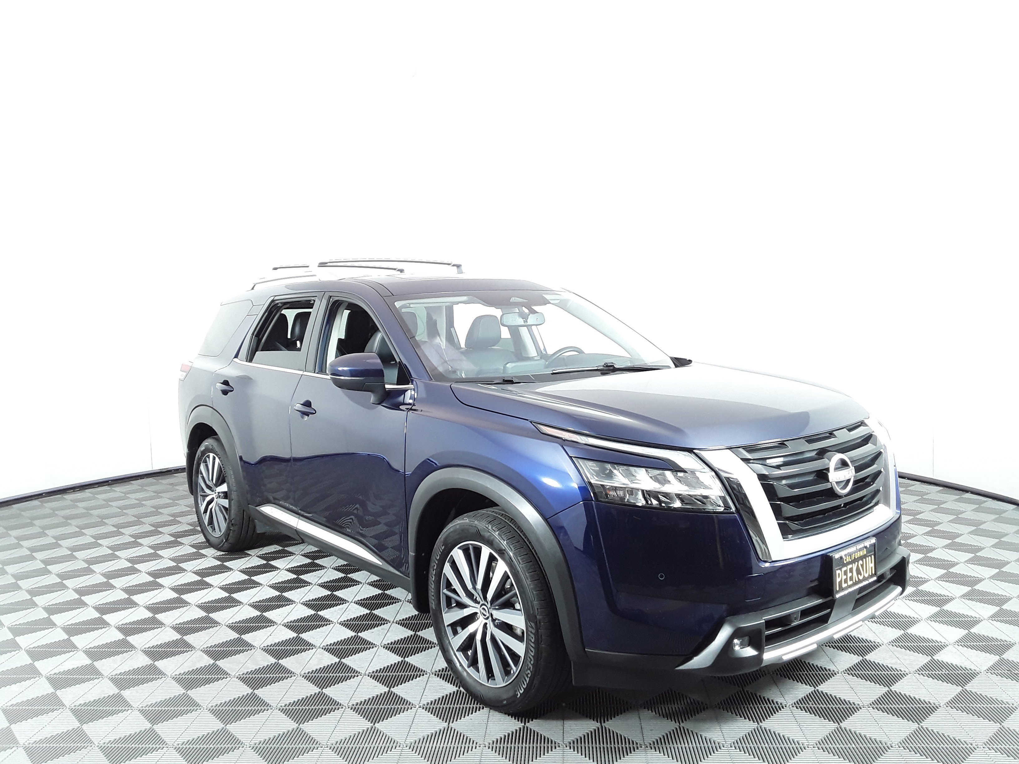 Used 2022 Nissan Pathfinder Platinum 2WD