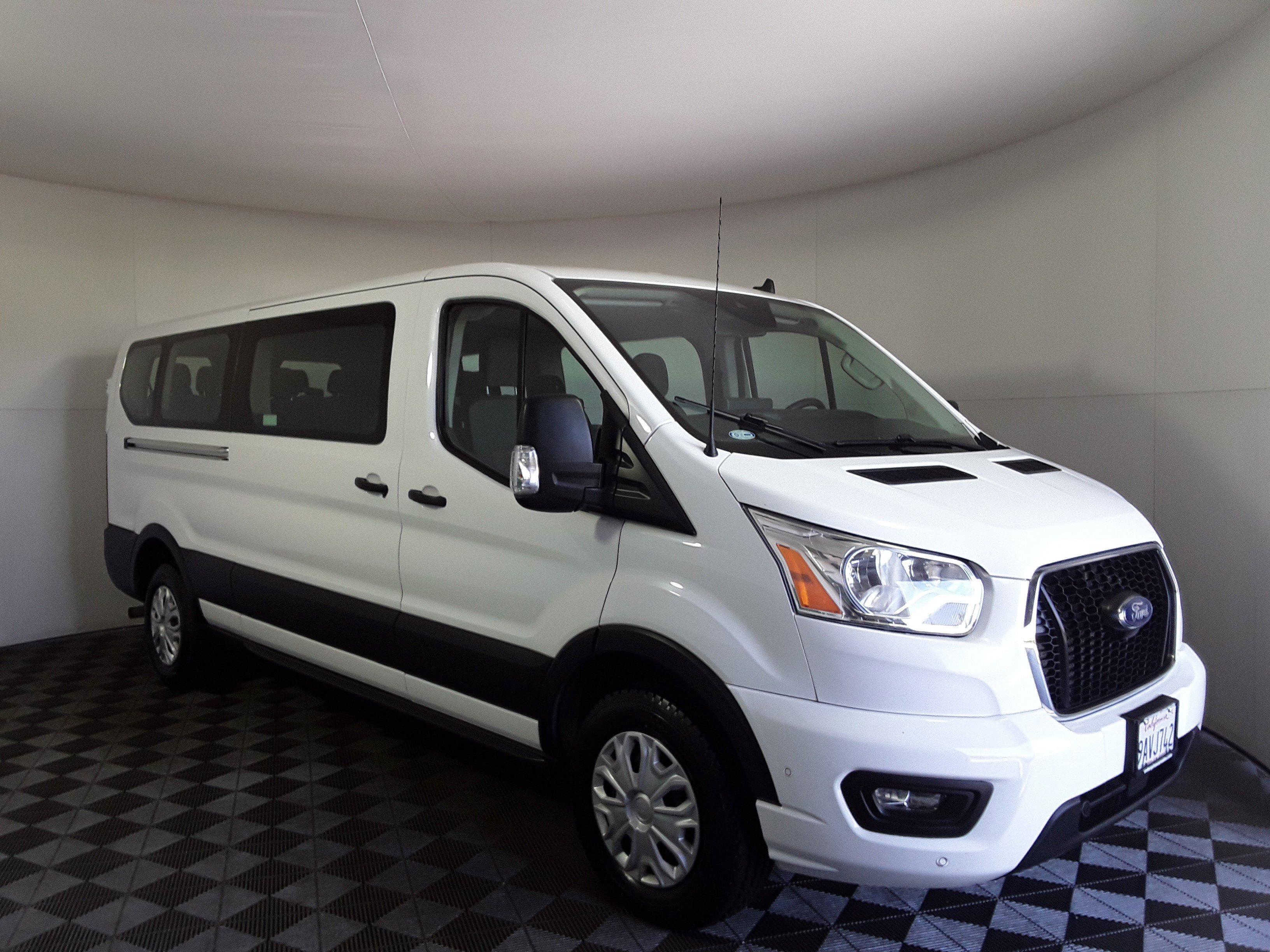 2022 Ford Transit Passenger Wagon T-350 148