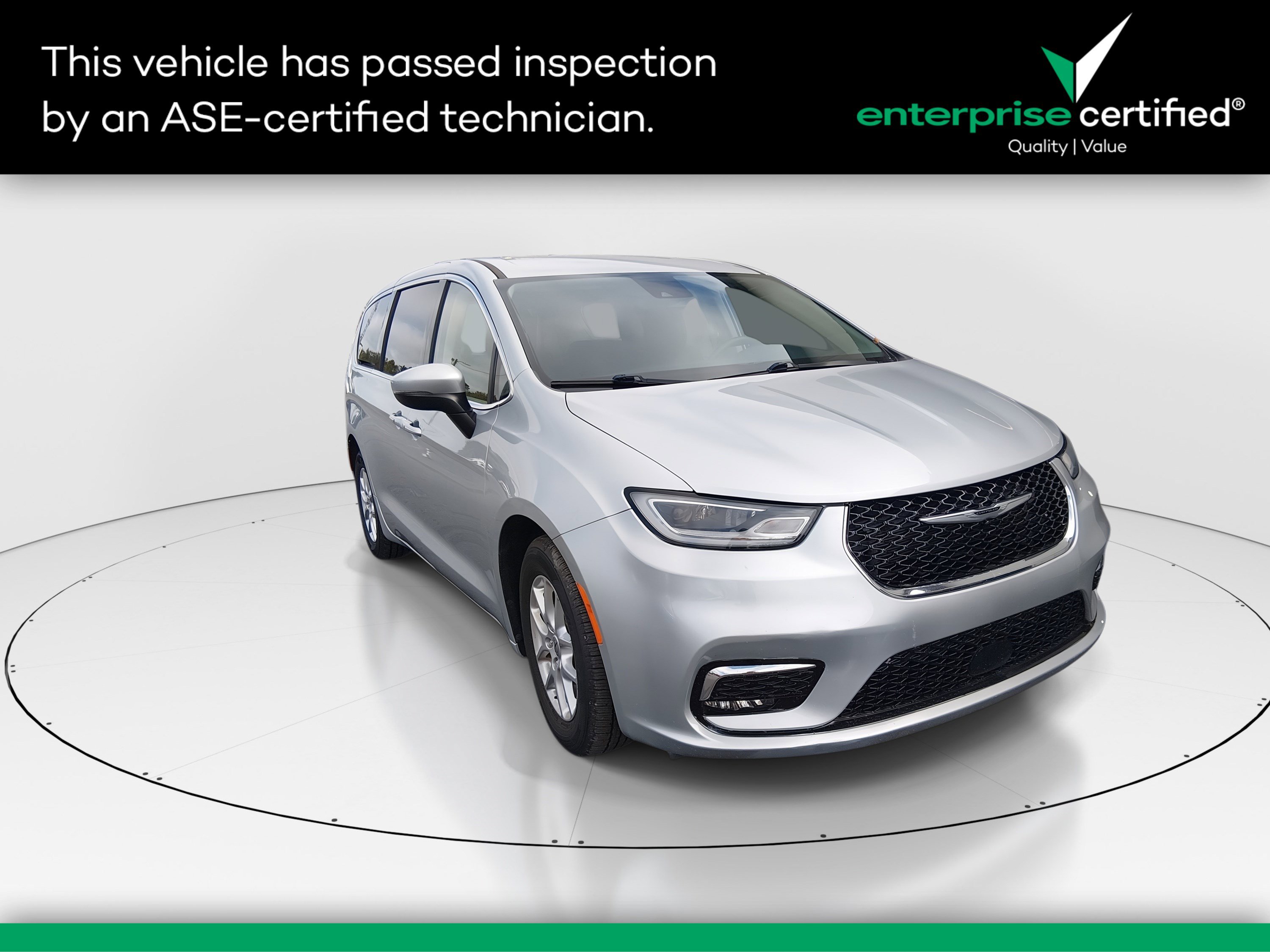 2023 Chrysler Pacifica Touring L's photo