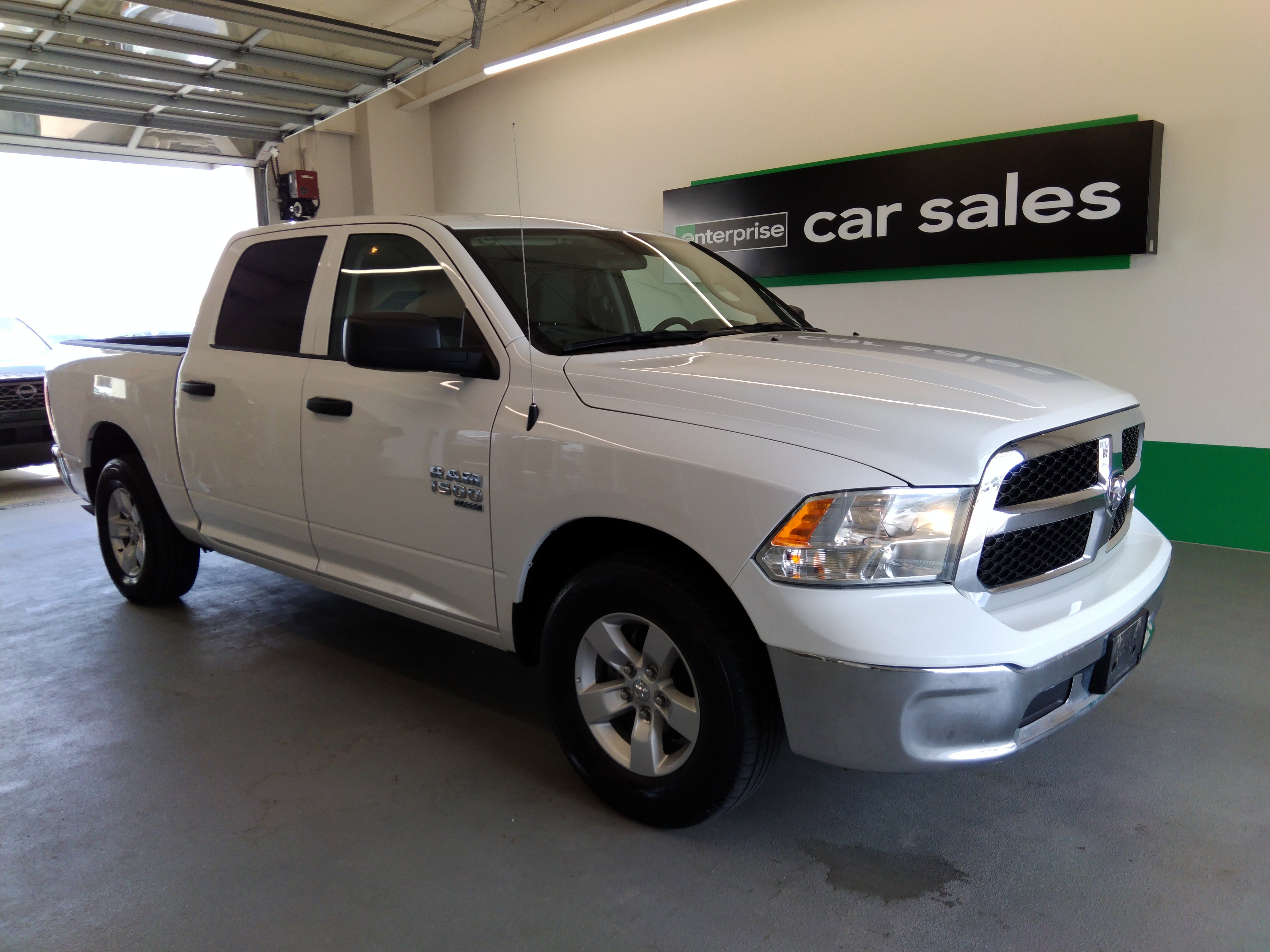 2022 Ram 1500 Classic SLT 4x2 Crew Cab 5'7