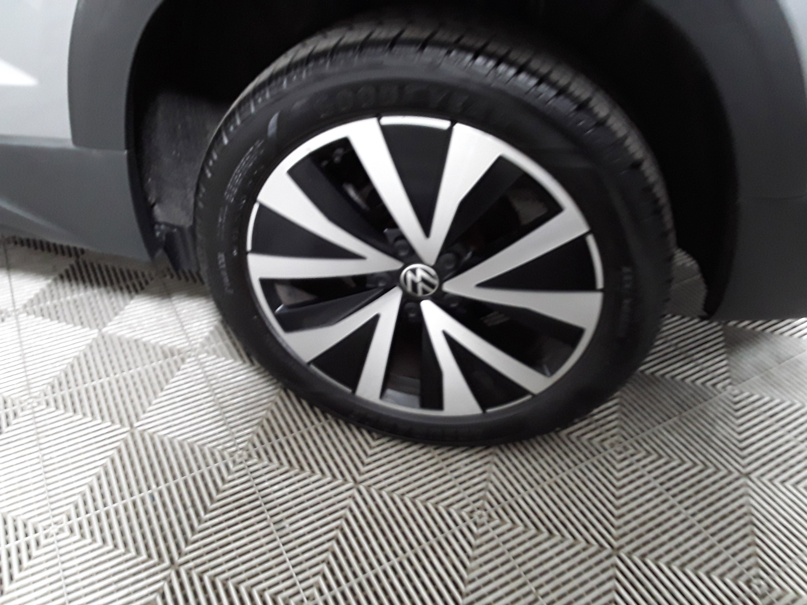 Image 10 of Used 2024 Volkswagen Taos SE FWD