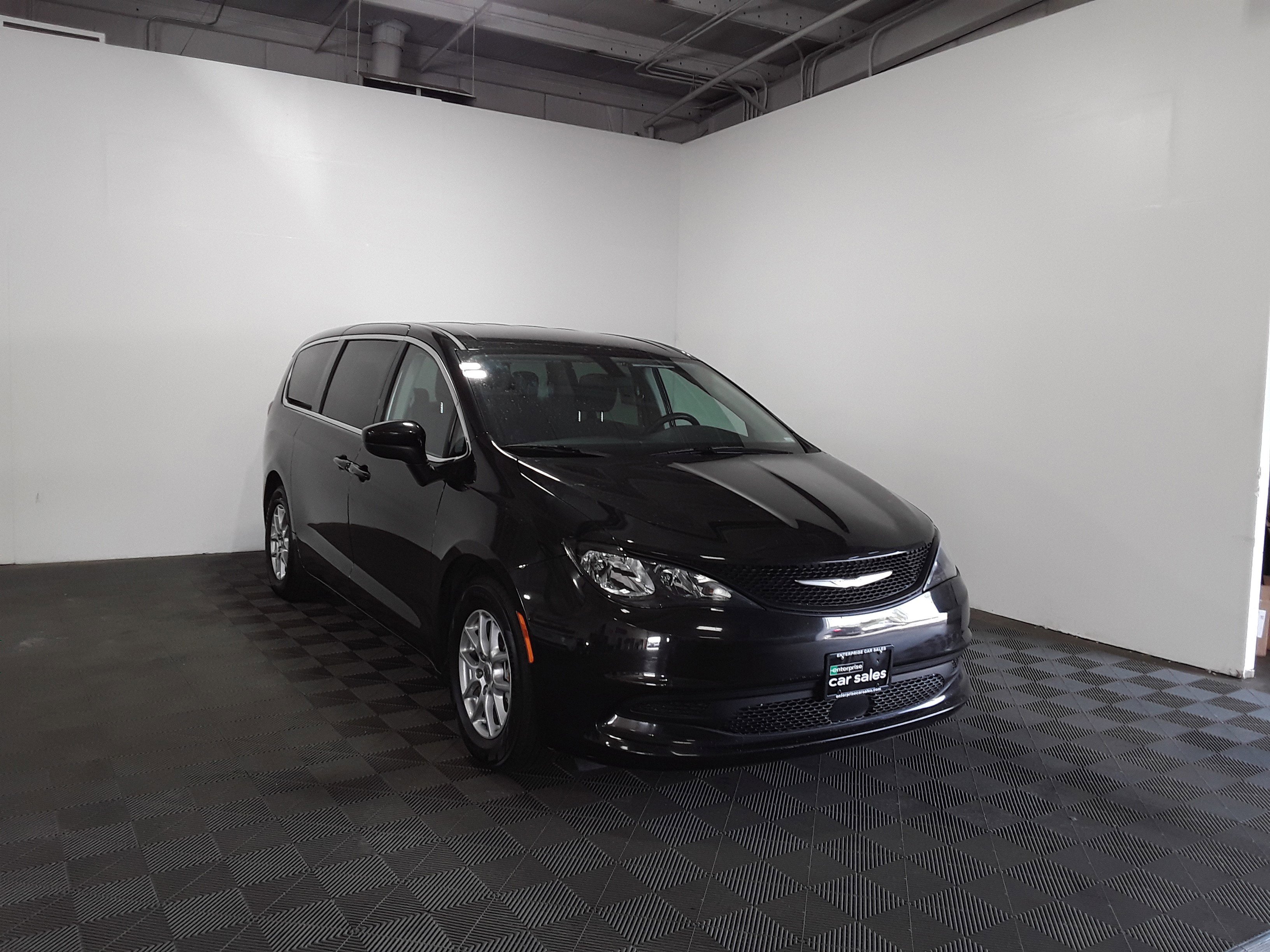2022 Chrysler Voyager LX FWD