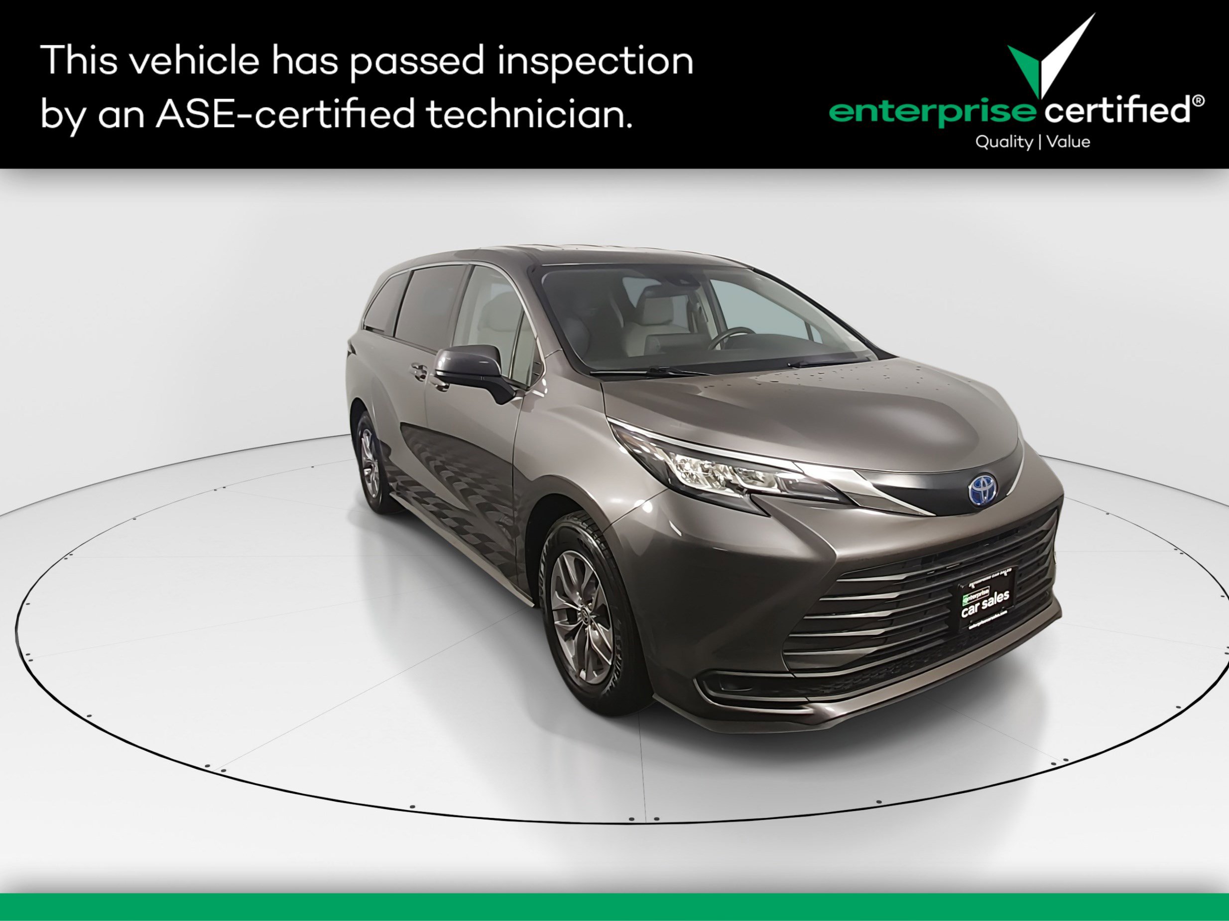 2023 Toyota Sienna LE's photo