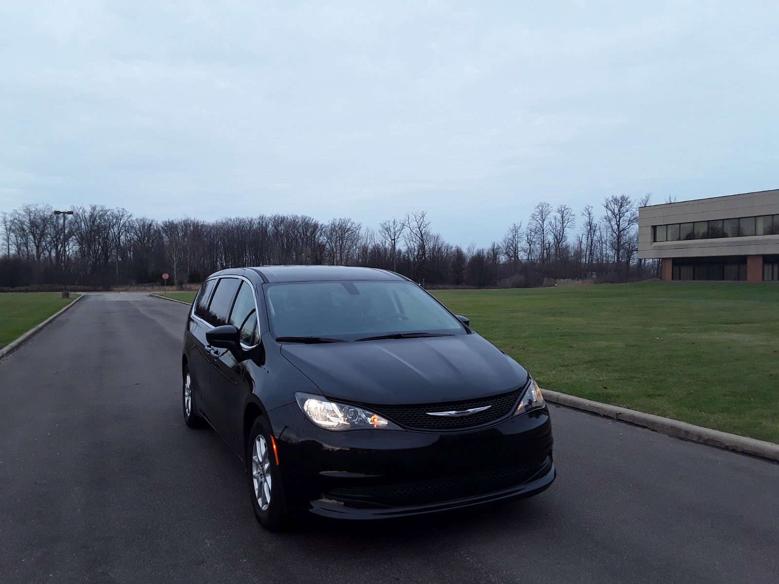 2022 Chrysler Voyager LX FWD