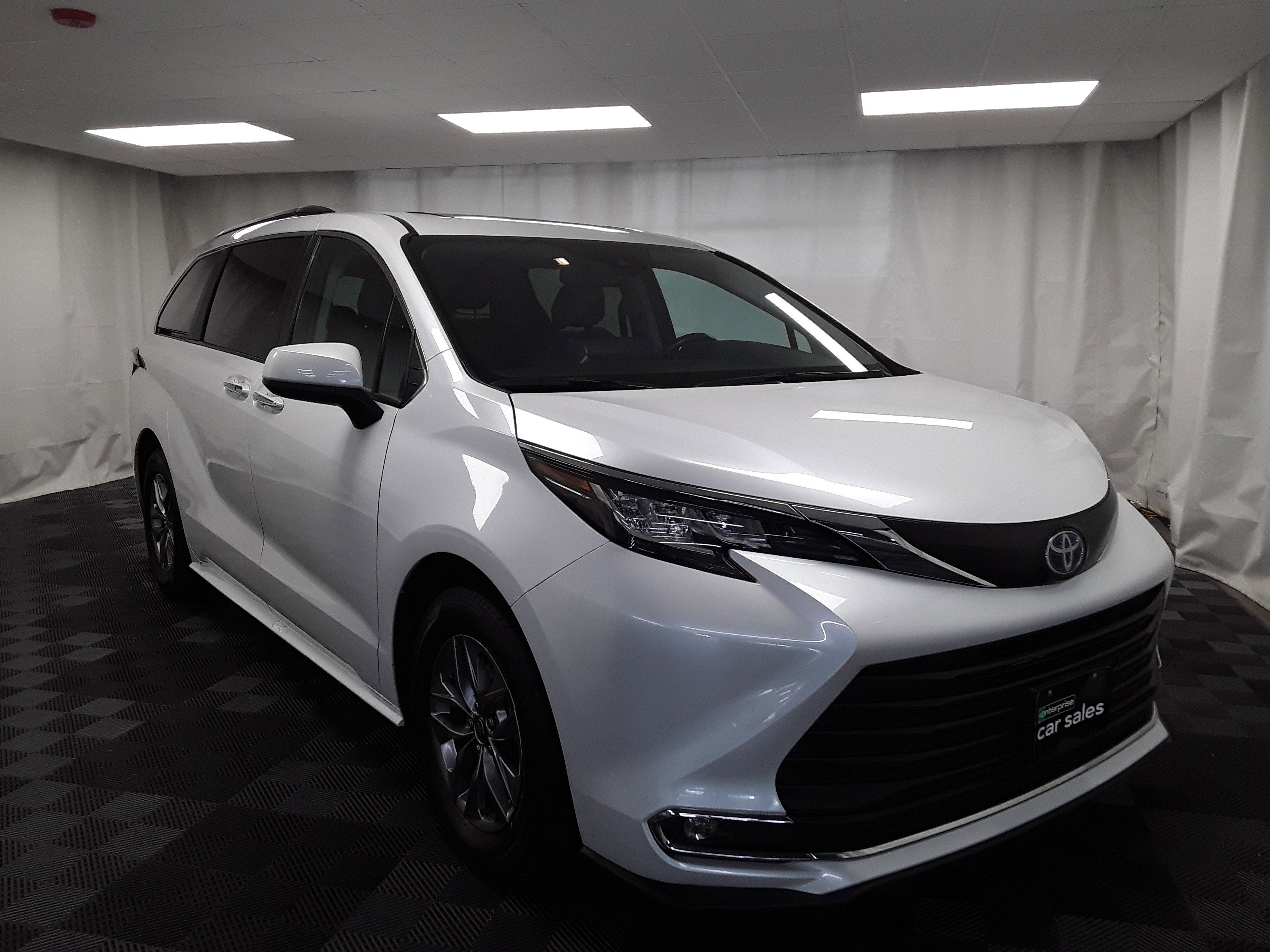 Used 2023 Toyota Sienna XLE FWD 8-Passenger