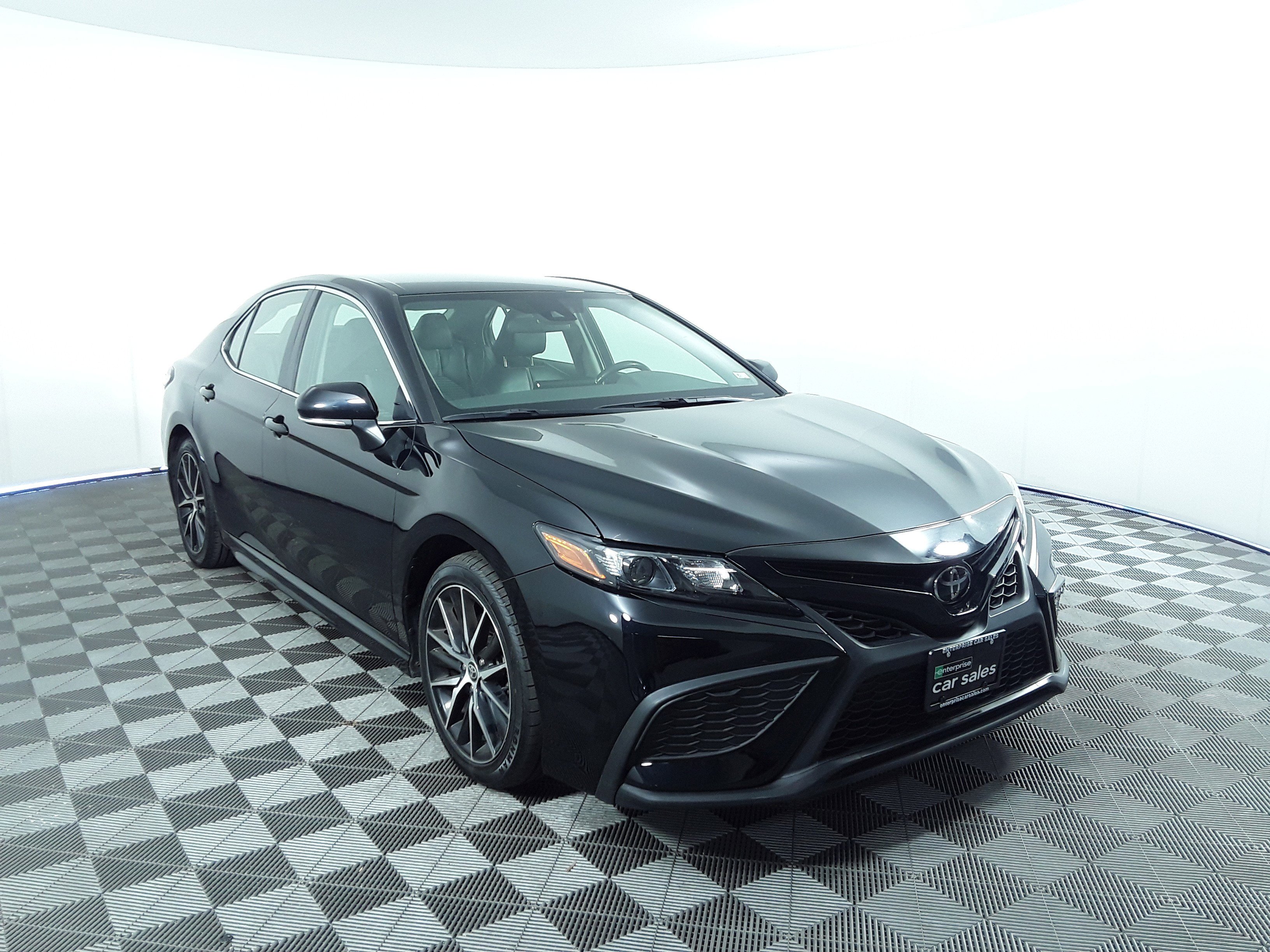 2022 Toyota Camry SE Auto