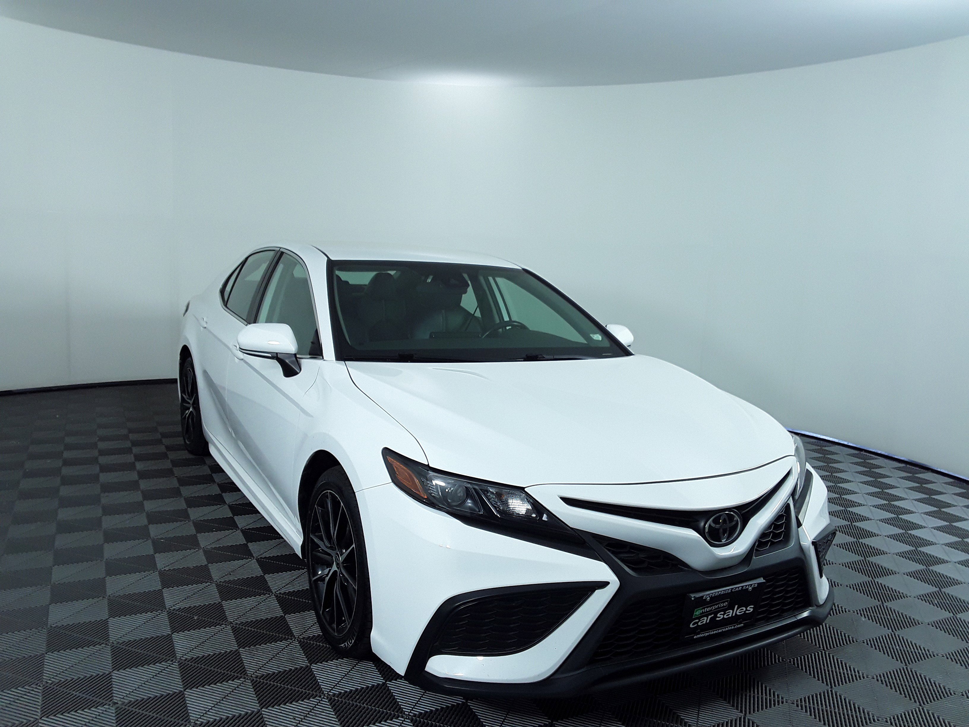 2022 Toyota Camry SE Auto