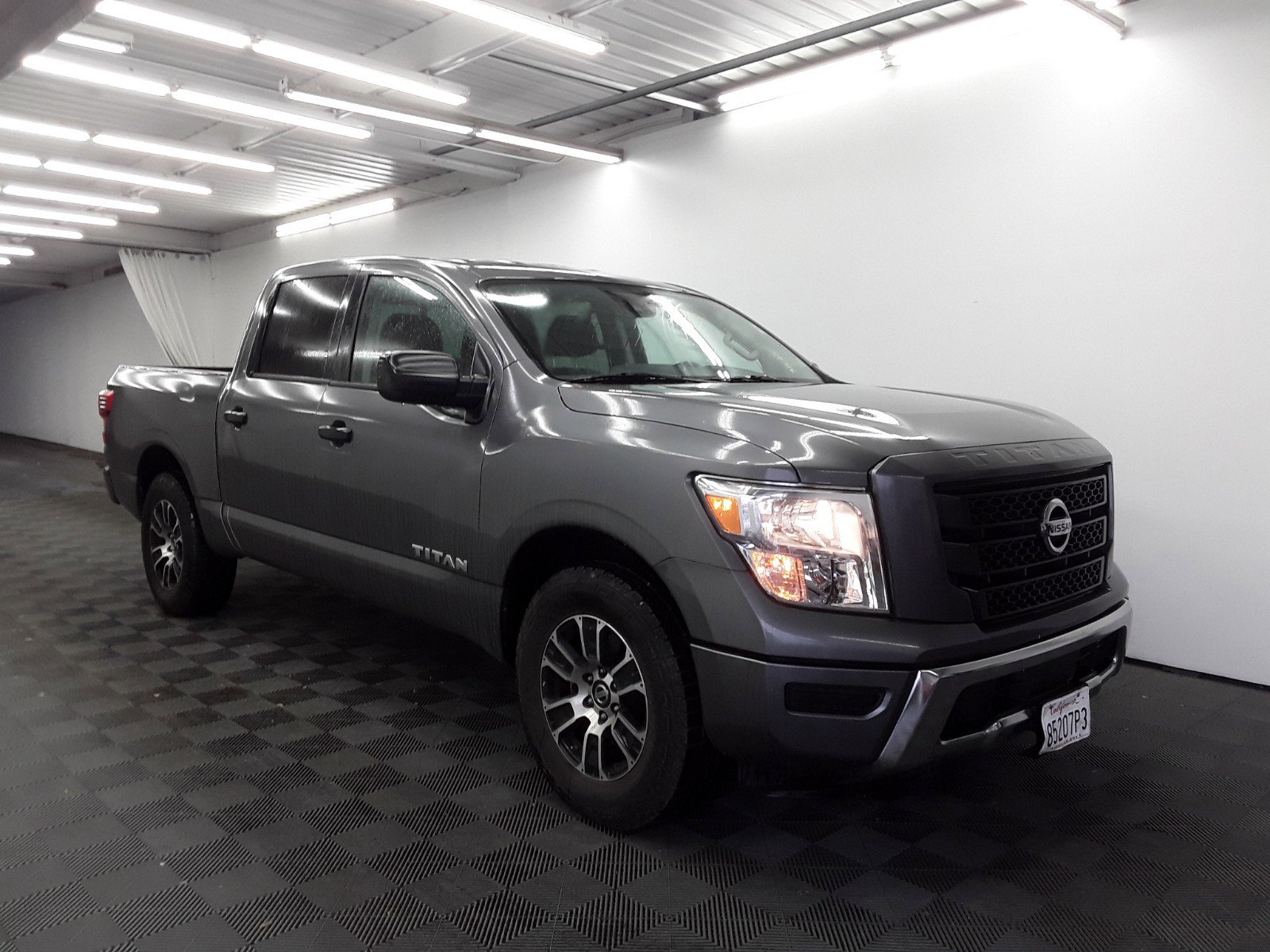 2022 Nissan Titan 4x2 Crew Cab SV