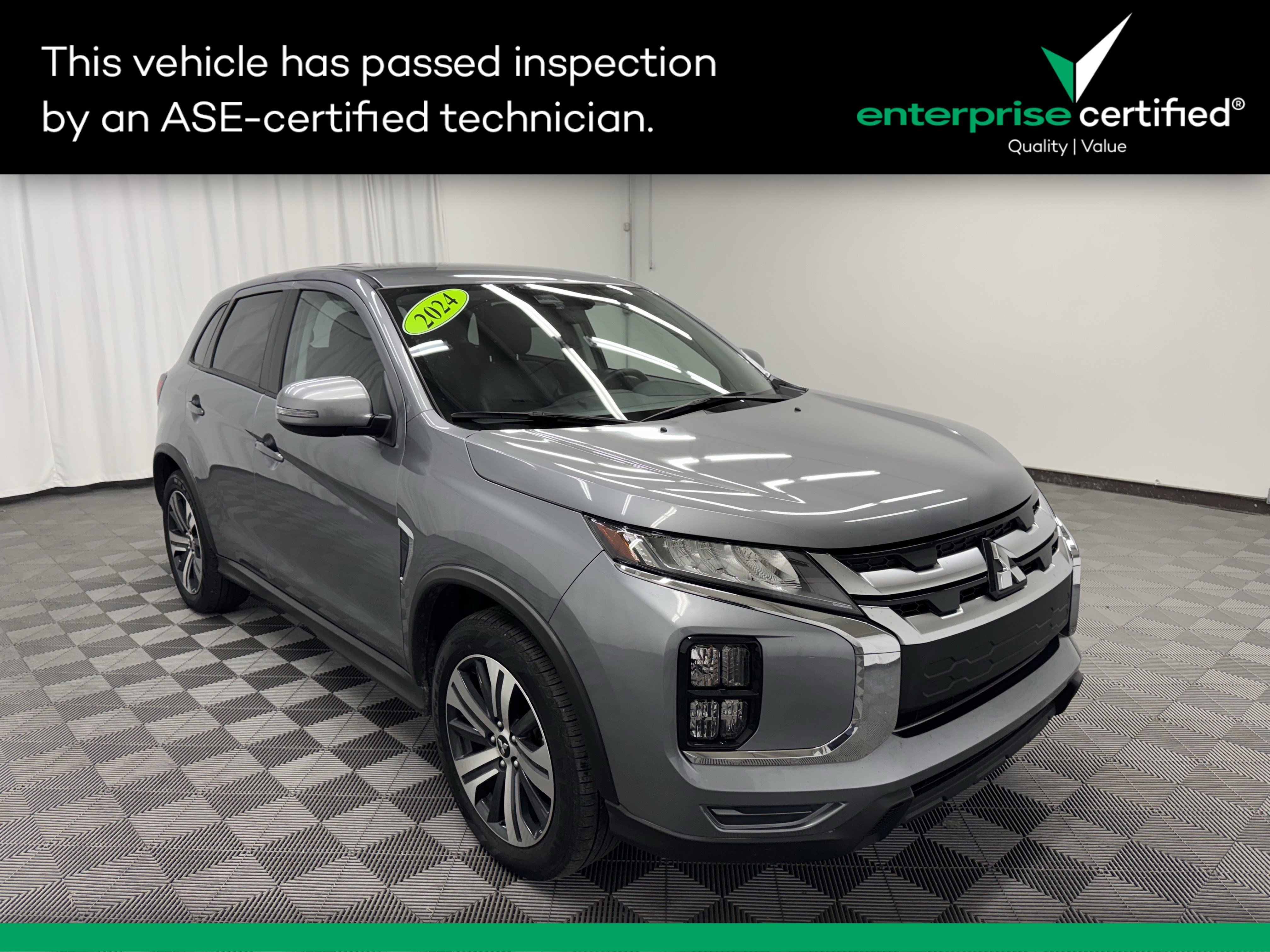 2024 Mitsubishi Outlander Sport SE's photo