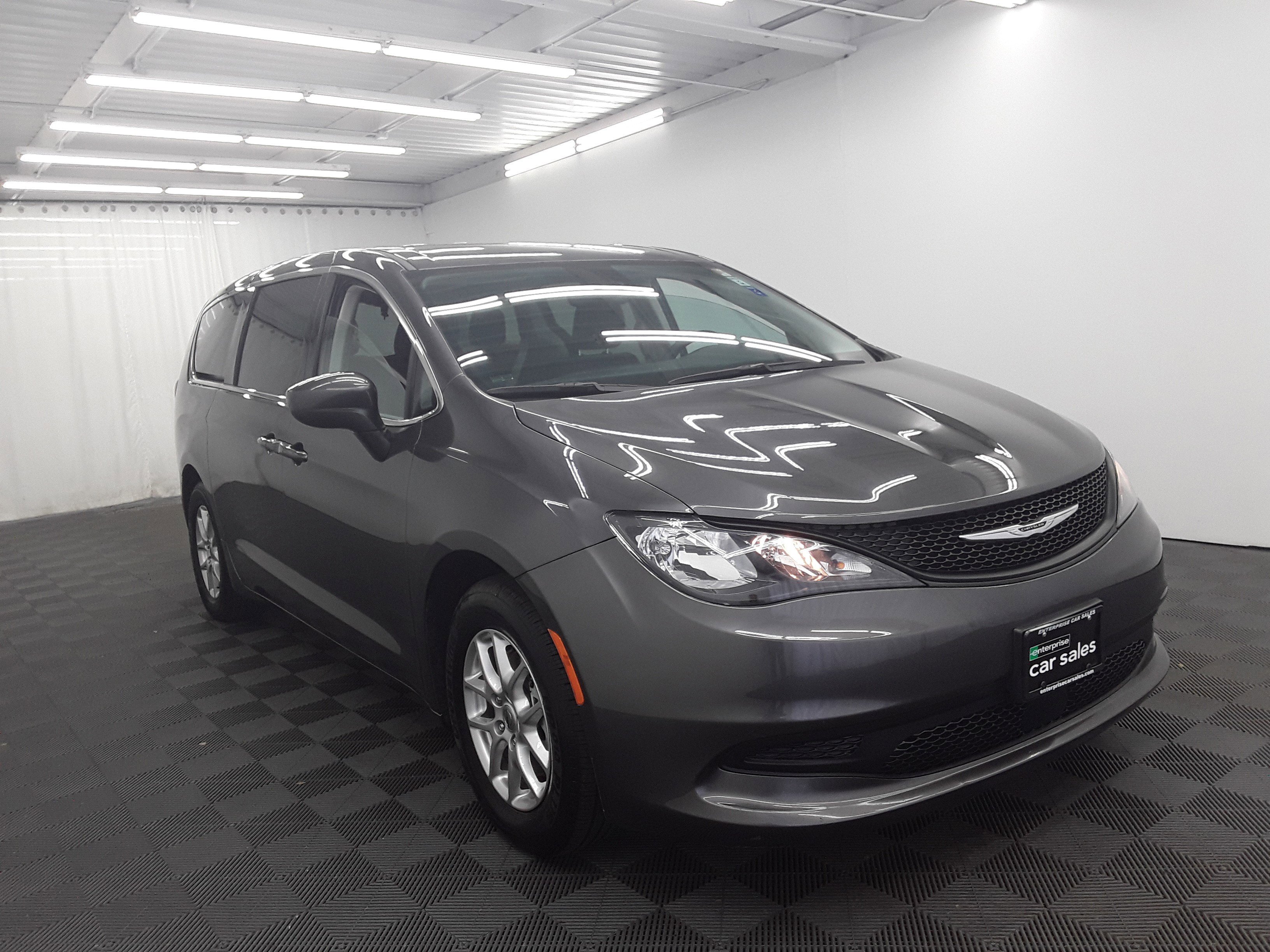 2023 Chrysler Voyager LX FWD