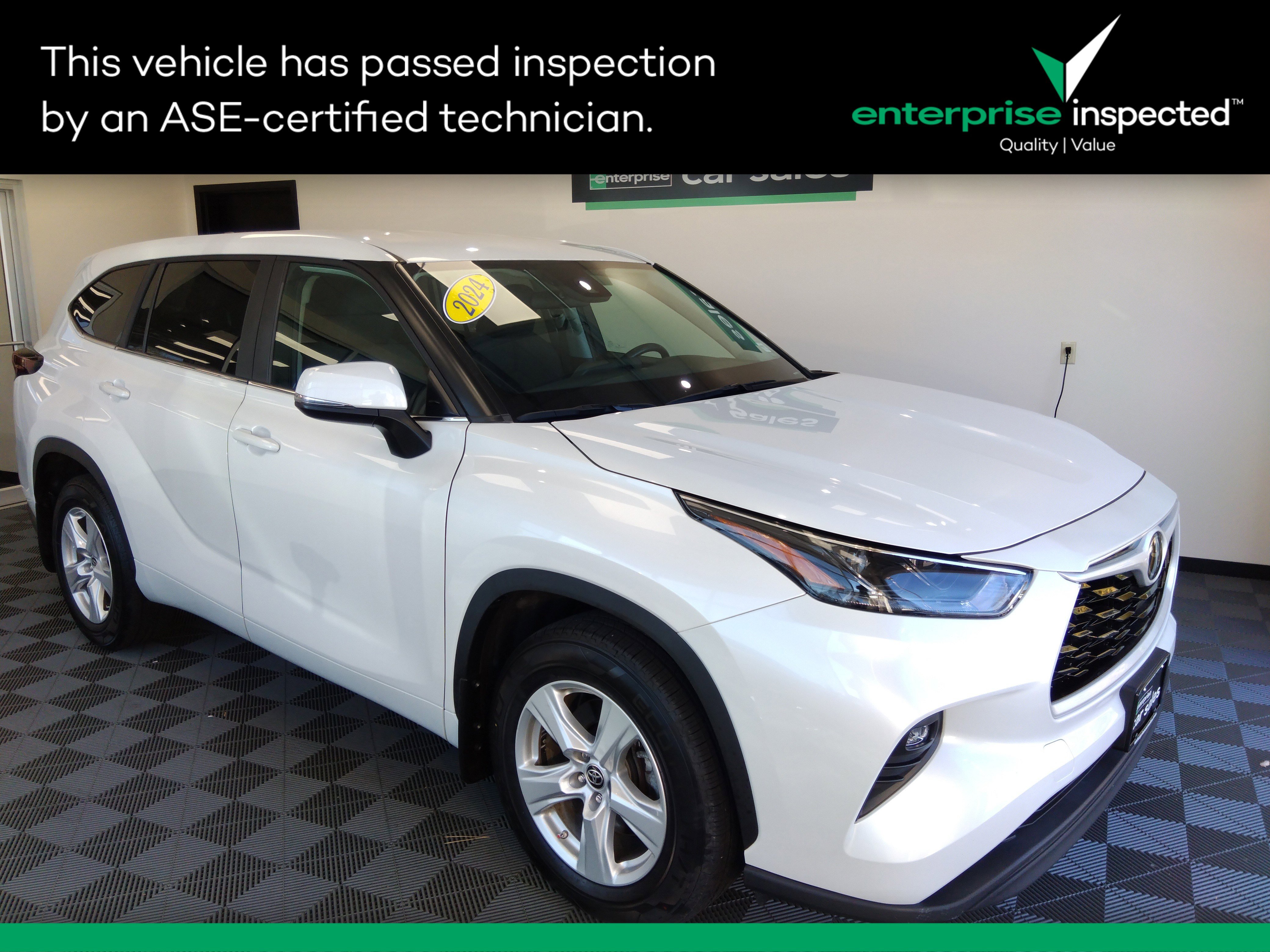 Used 2024 Toyota Highlander LE AWD