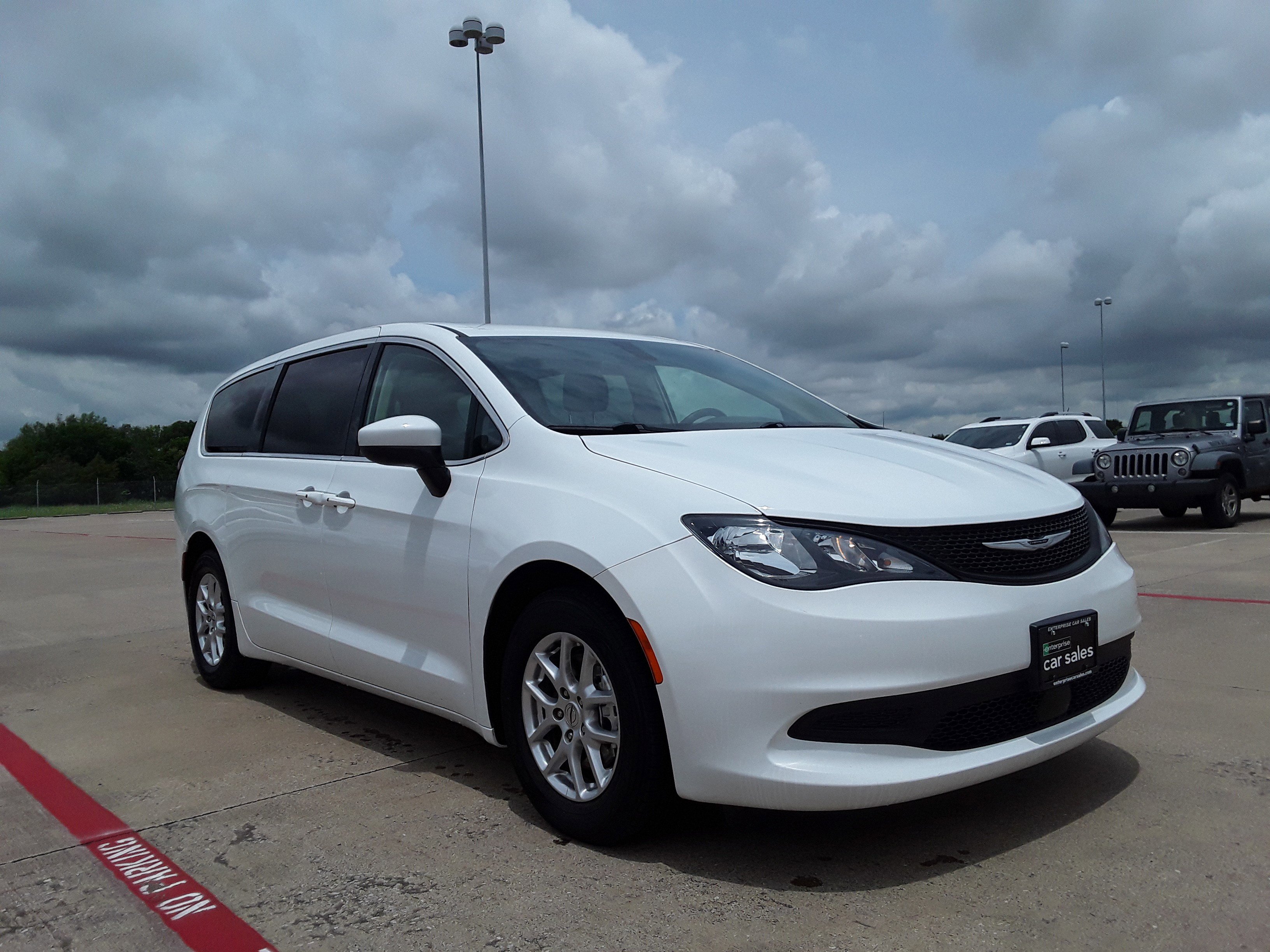 2022 Chrysler Voyager LX FWD