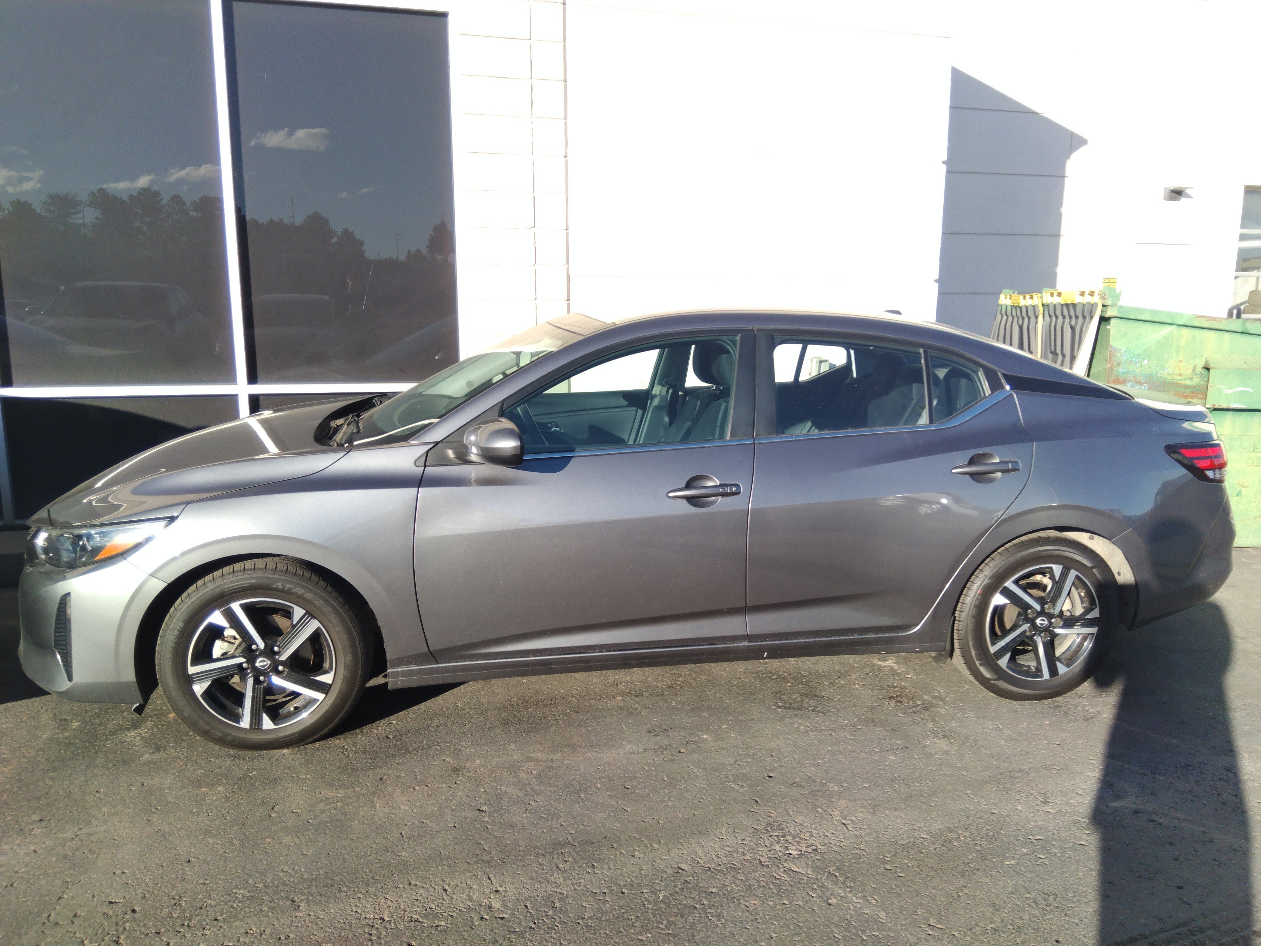 2024 Nissan Sentra SV's photo