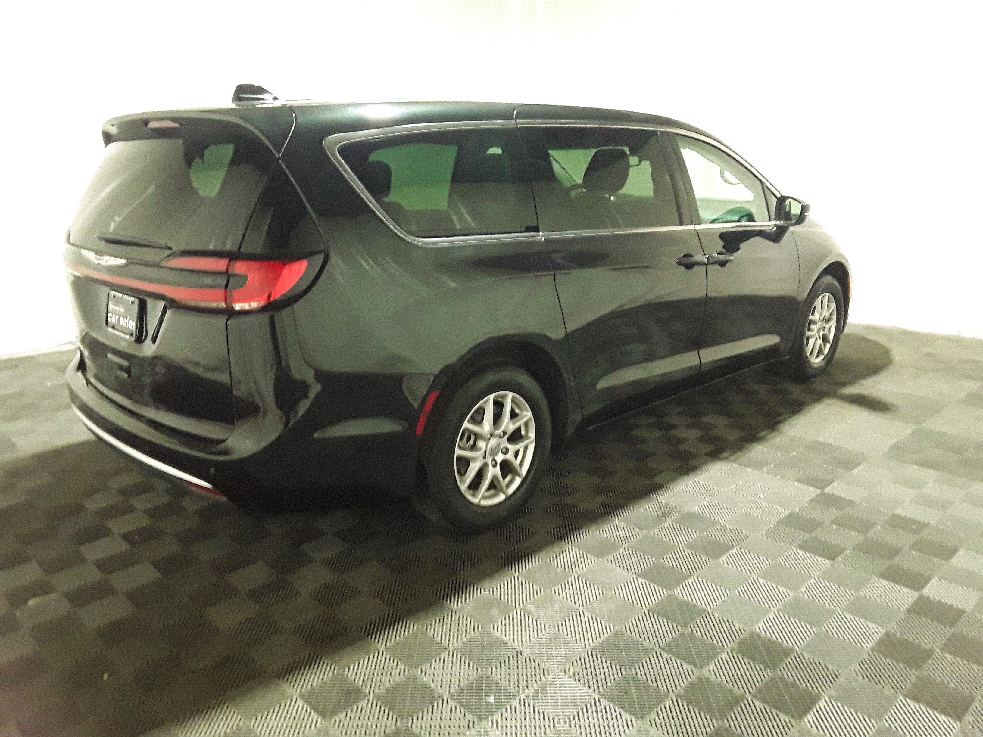 Image 2 of Used 2023 Chrysler Pacifica Touring L FWD