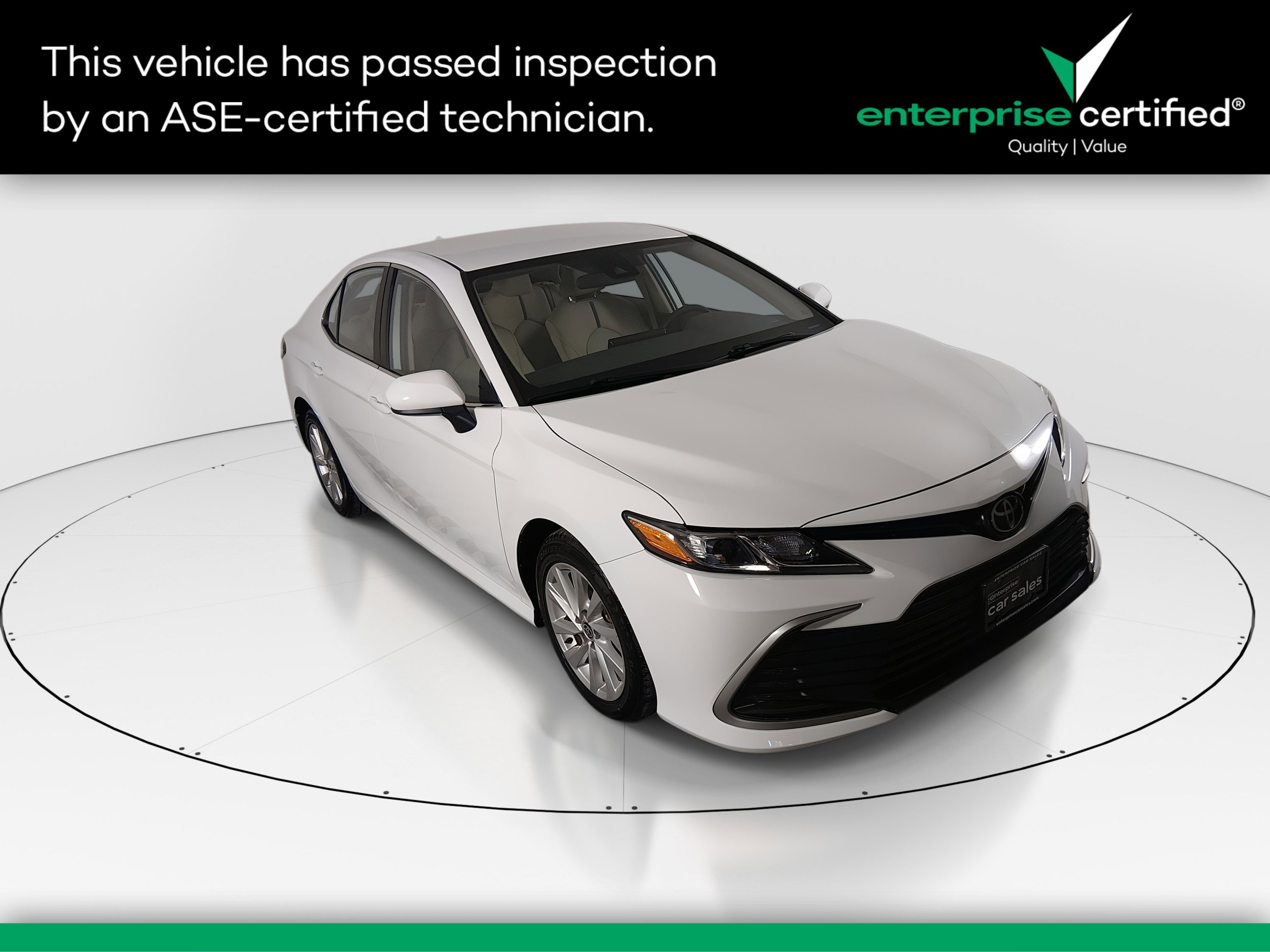 2024 Toyota Camry LE's photo