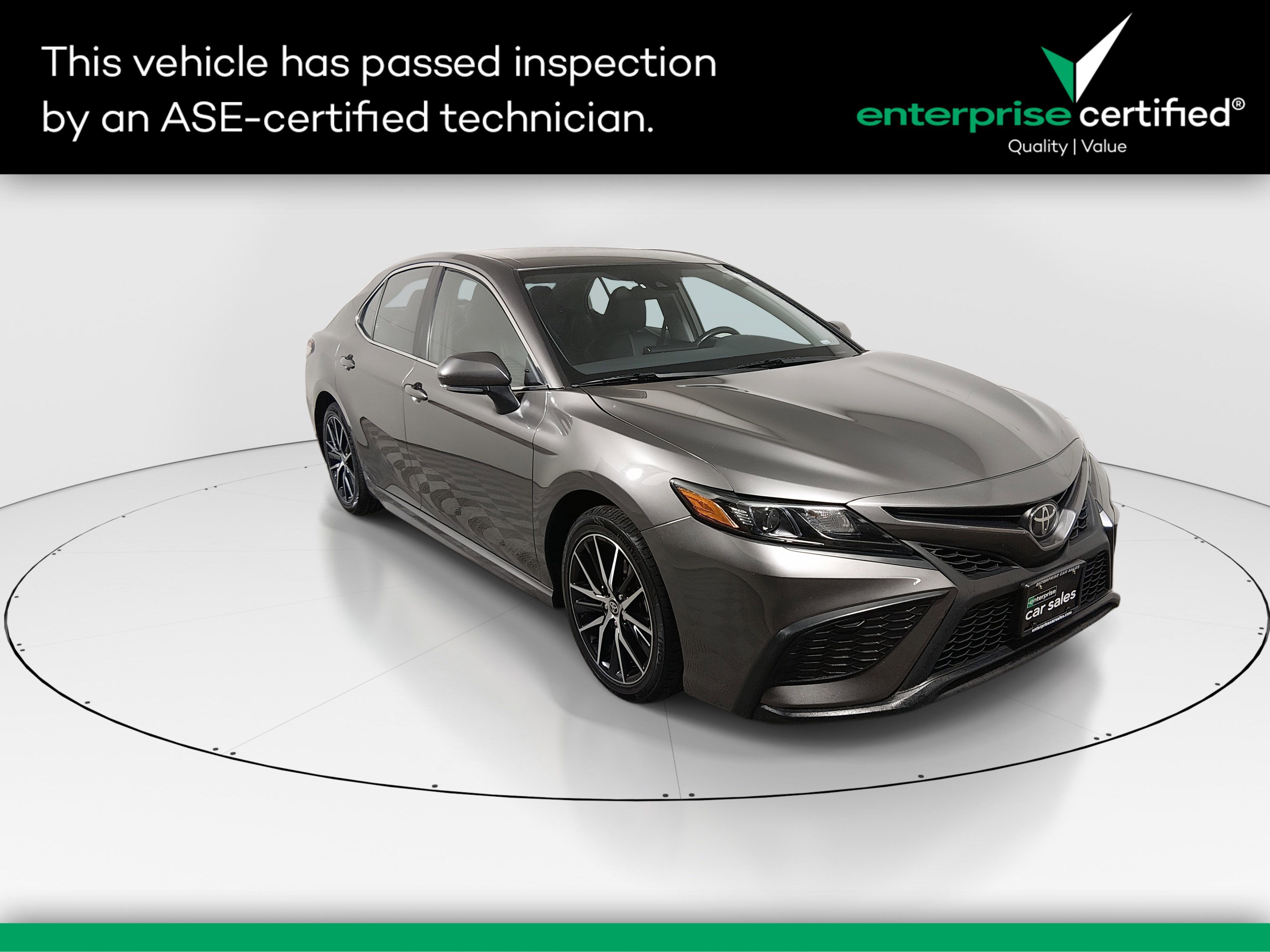 2023 Toyota Camry SE's photo