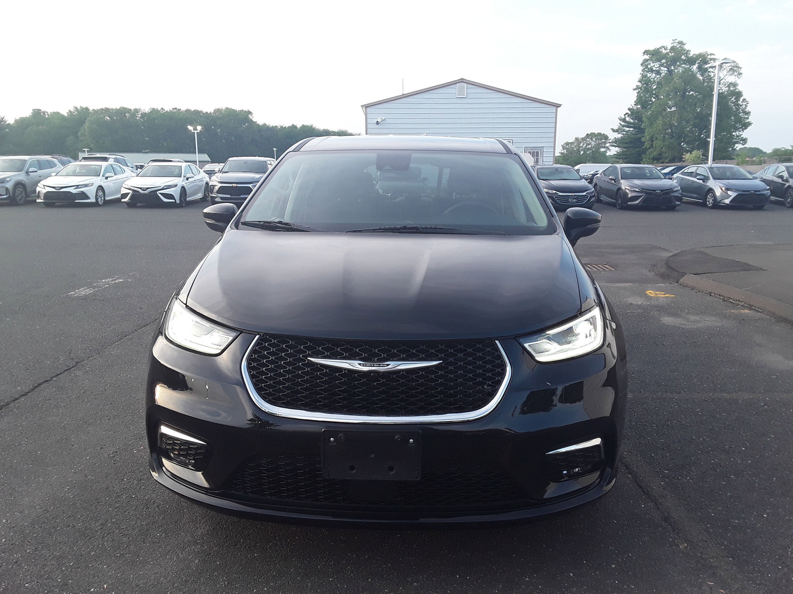 Image 6 of Used 2023 Chrysler Pacifica Touring L FWD
