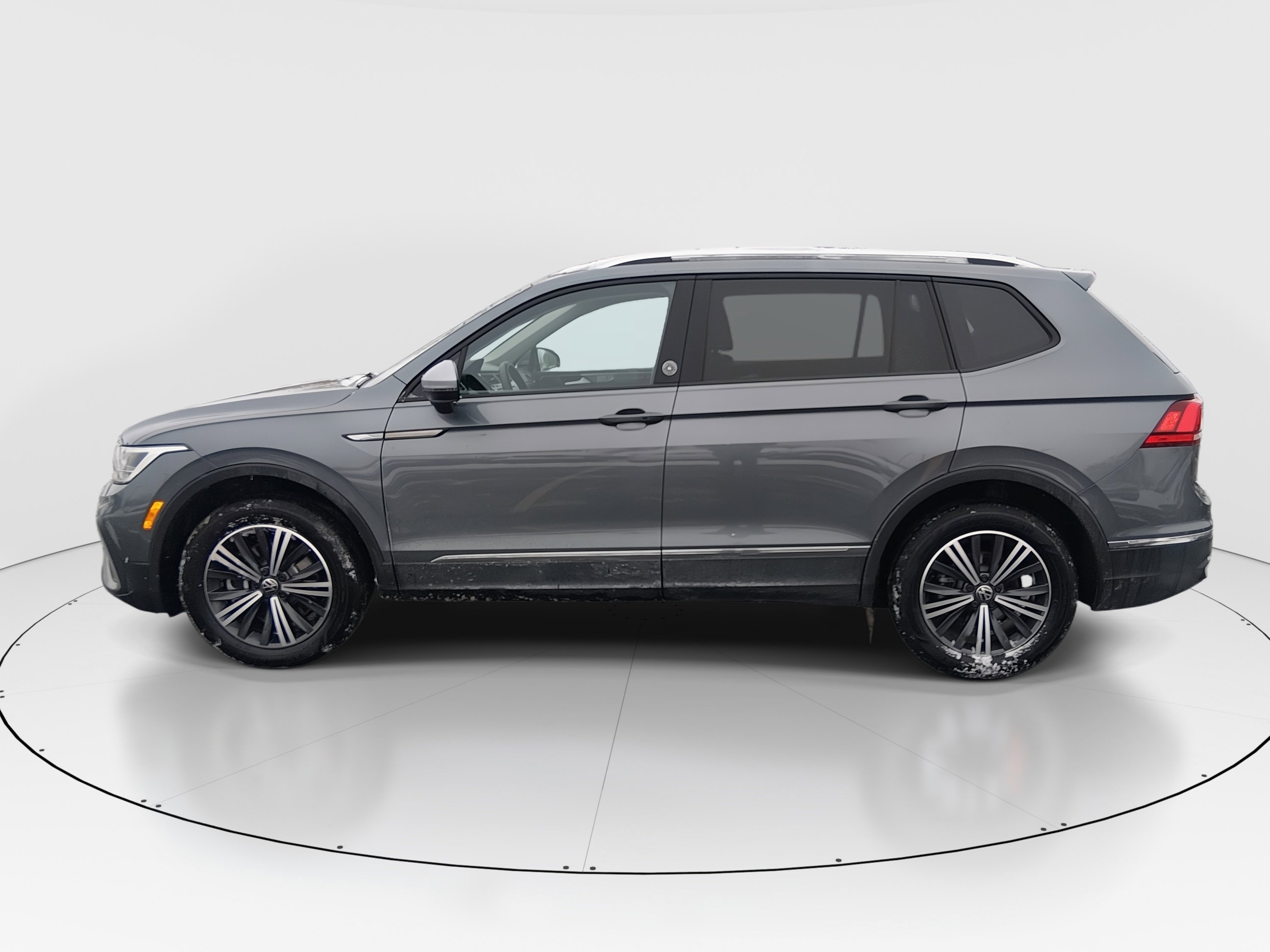 Image of Used 2024 Volkswagen Tiguan 2.0T Wolfsburg Edition 4MOTION