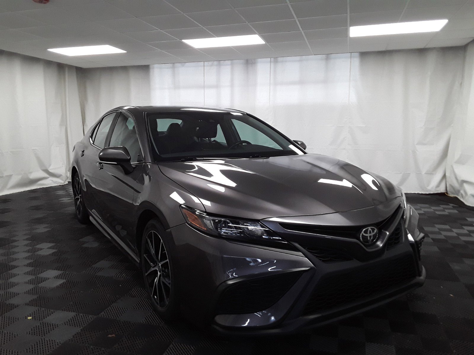 2022 Toyota Camry SE Auto