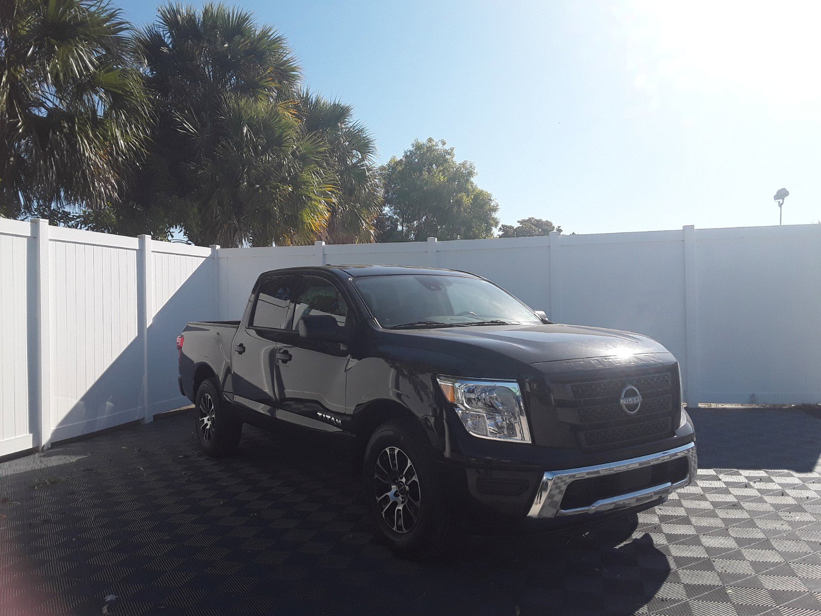 2023 Nissan Titan 4x2 Crew Cab SV