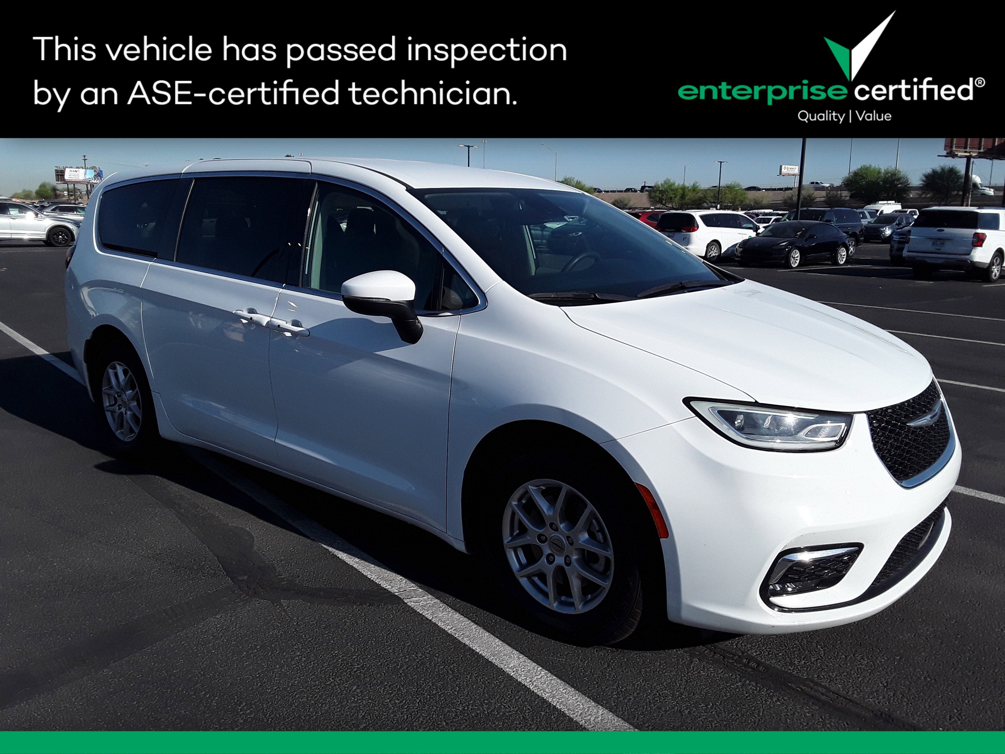 2023 Chrysler Pacifica Touring L's photo