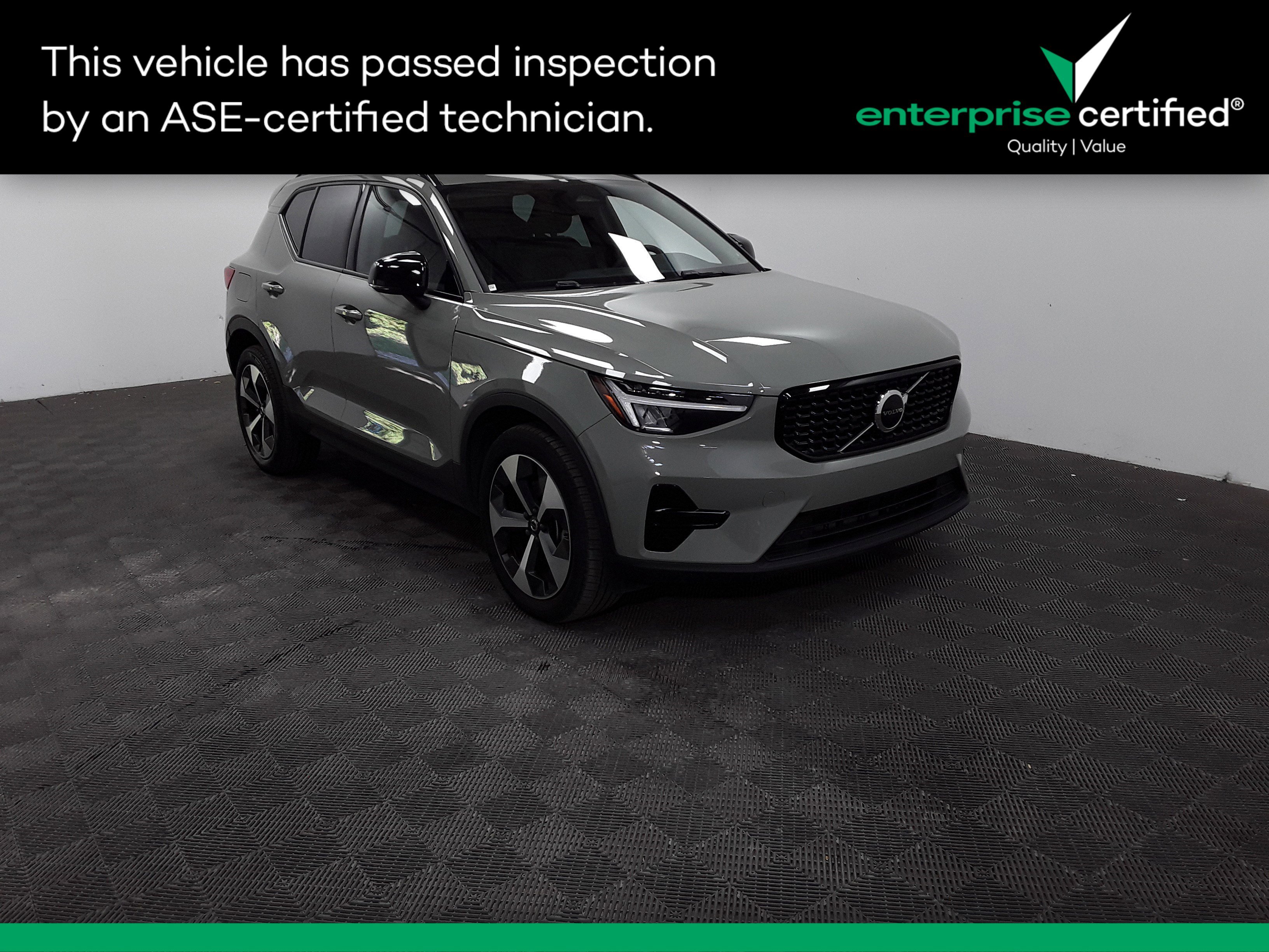 2024 Volvo XC40 Core Dark Theme B5 AWD