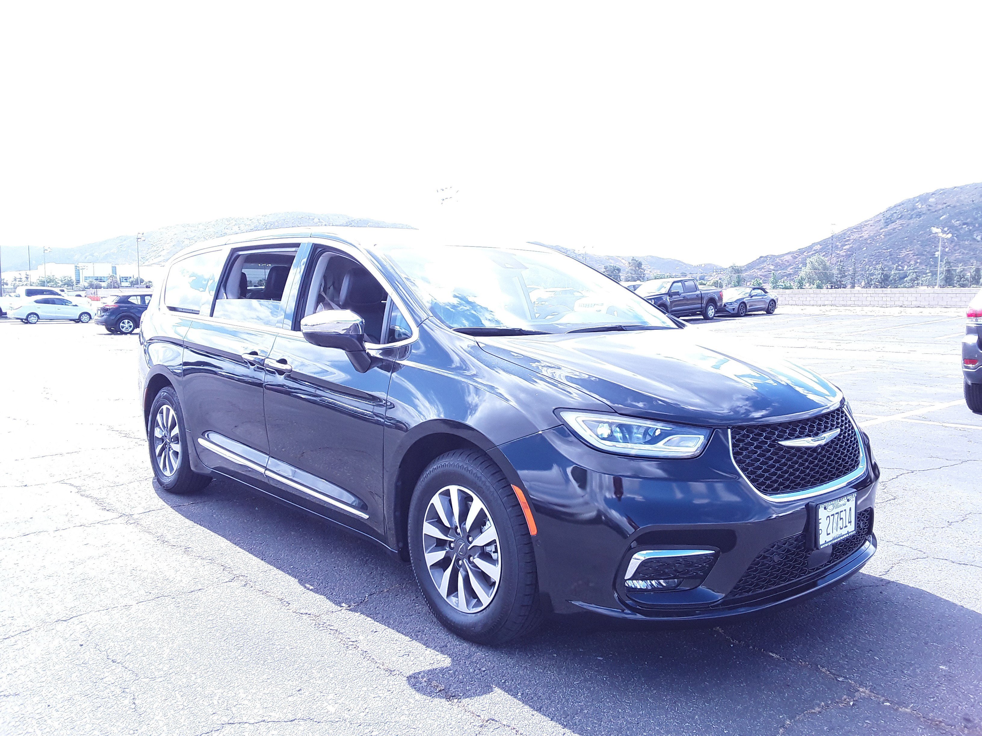 2022 Chrysler Pacifica Hybrid Limited FWD
