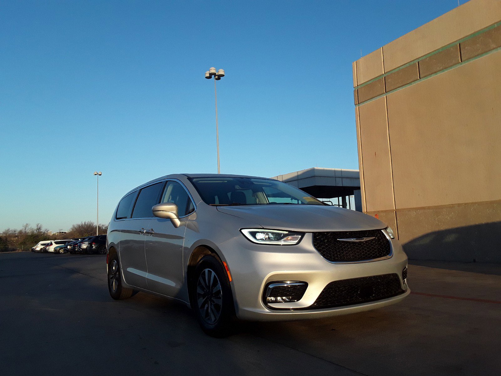 2022 Chrysler Pacifica Hybrid Touring L FWD