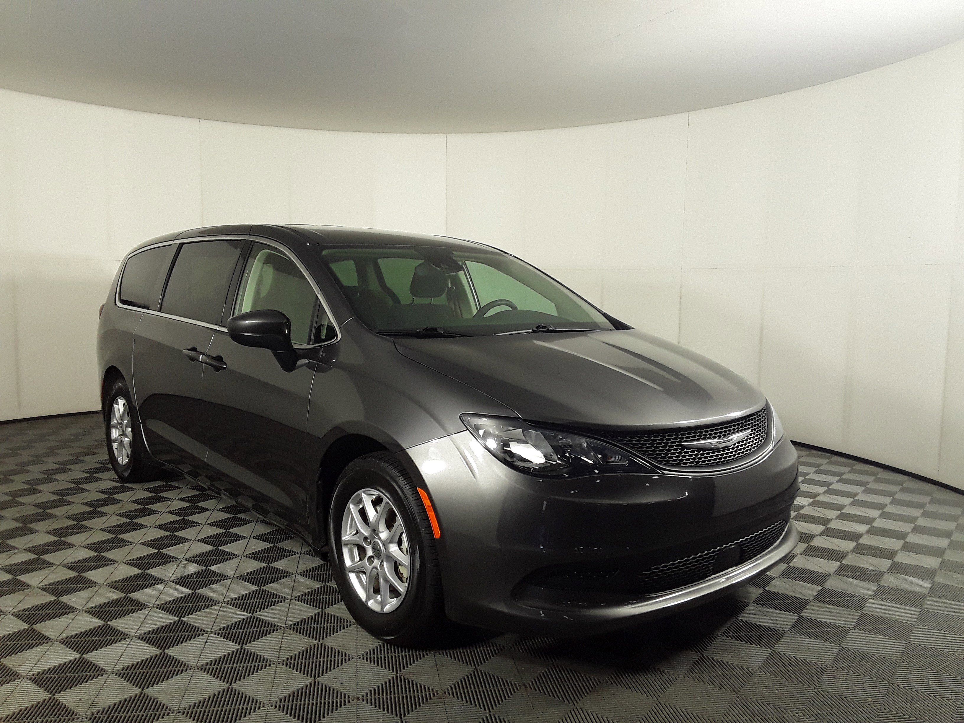 2023 Chrysler Voyager LX FWD