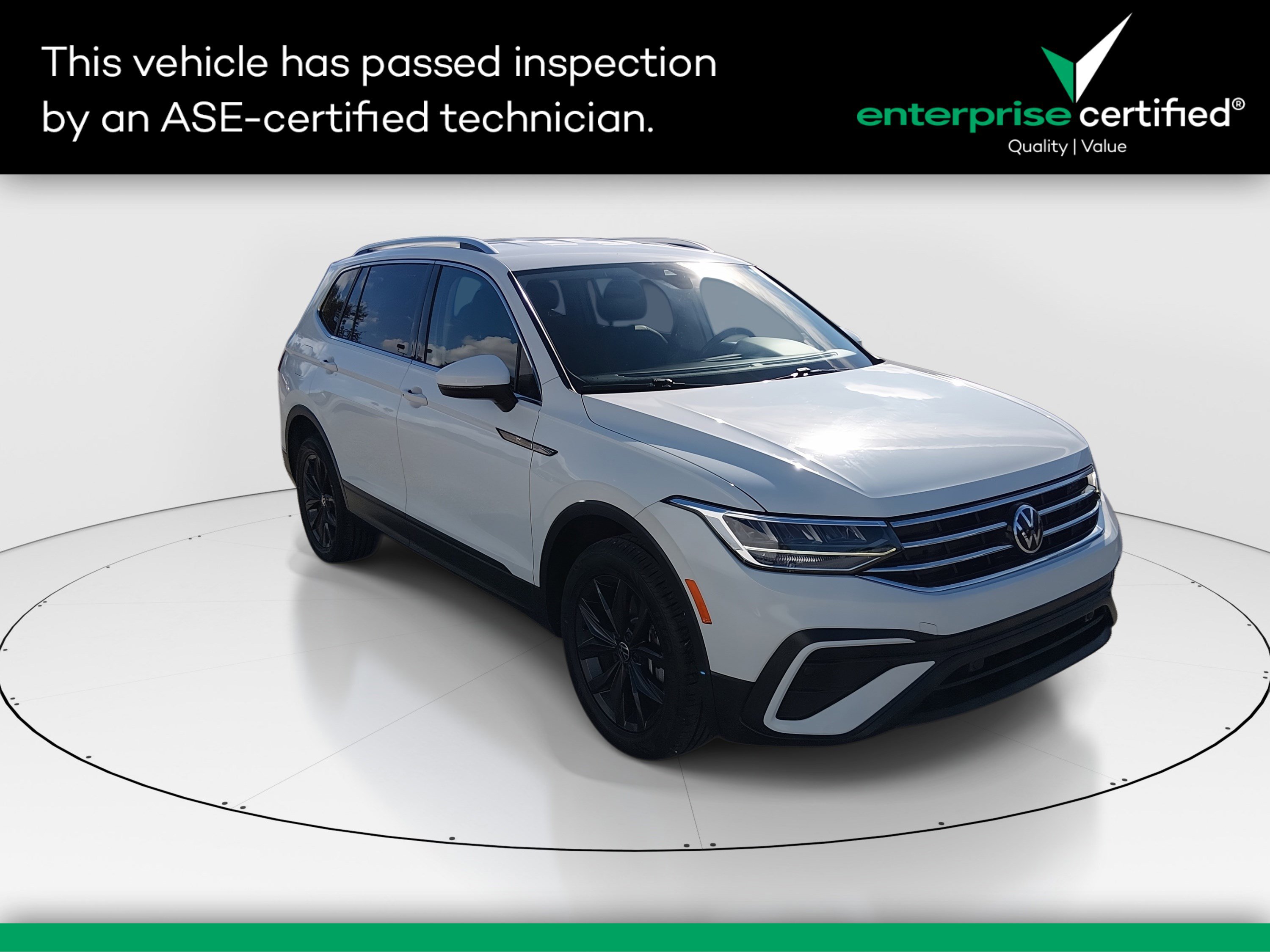 2024 Volkswagen Tiguan SE's photo