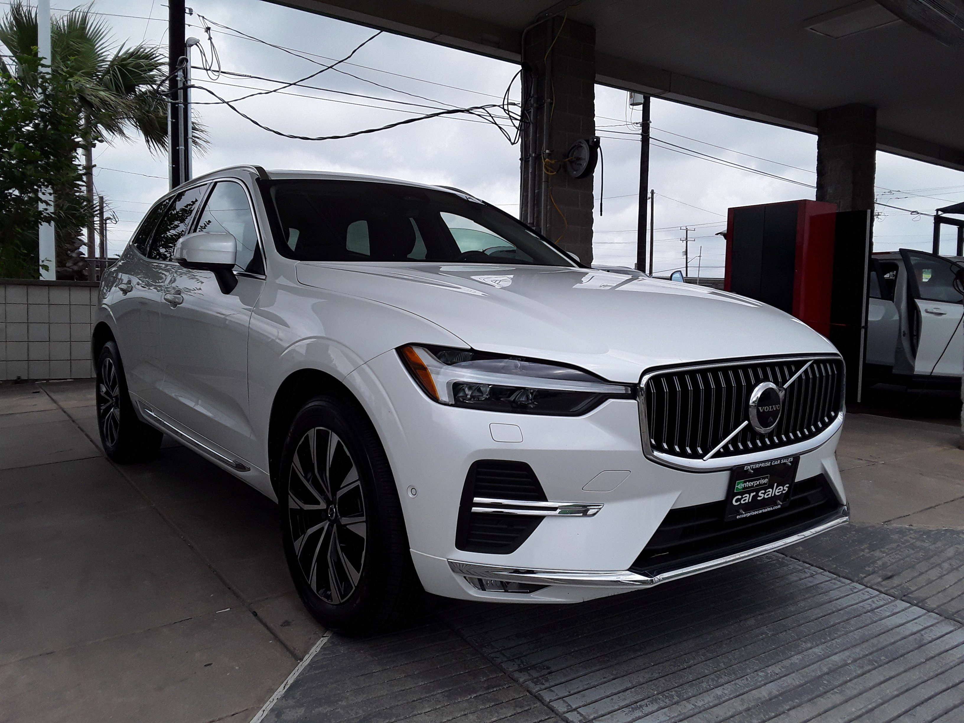2023 Volvo XC60 B5 AWD Plus Bright Theme